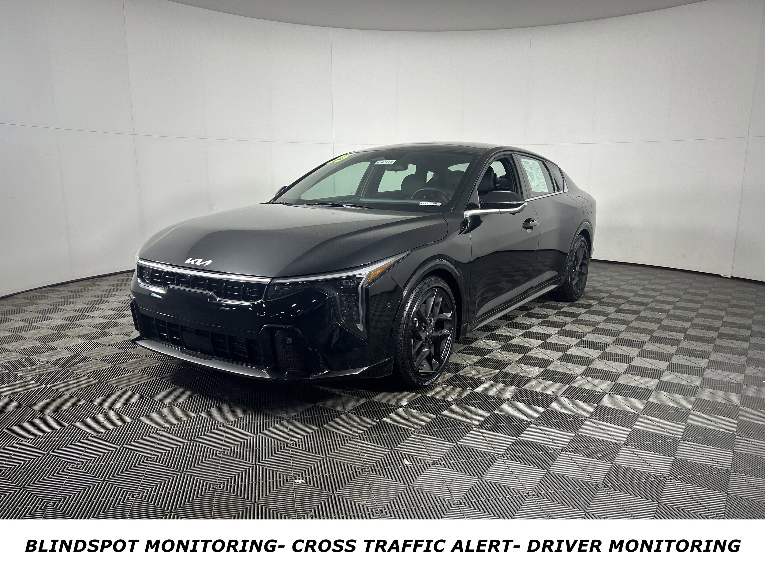 2025 Kia K4 GT-Line Turbo photo 3