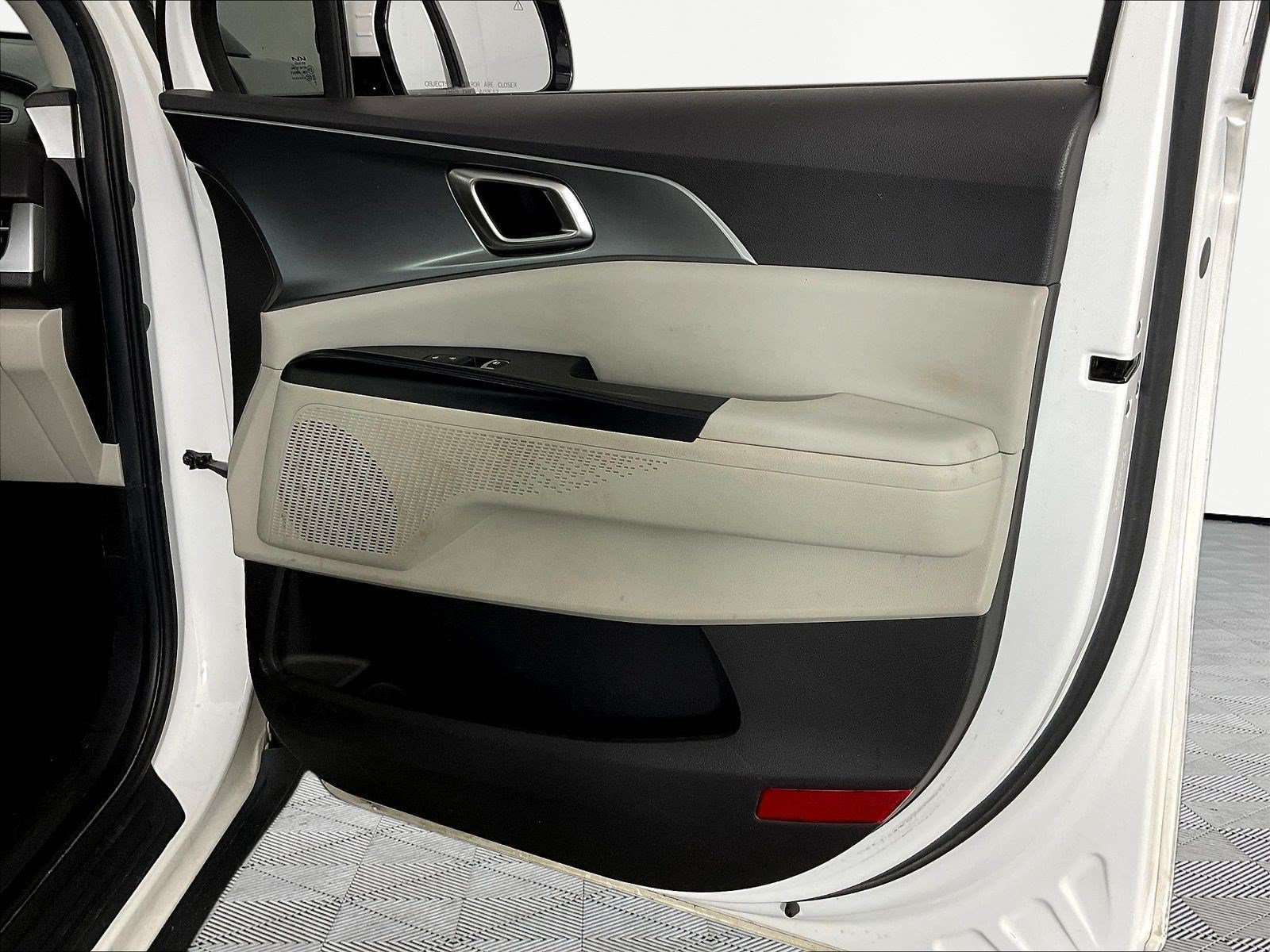 2023 Kia Carnival LX Seat Pkg - Photo 31