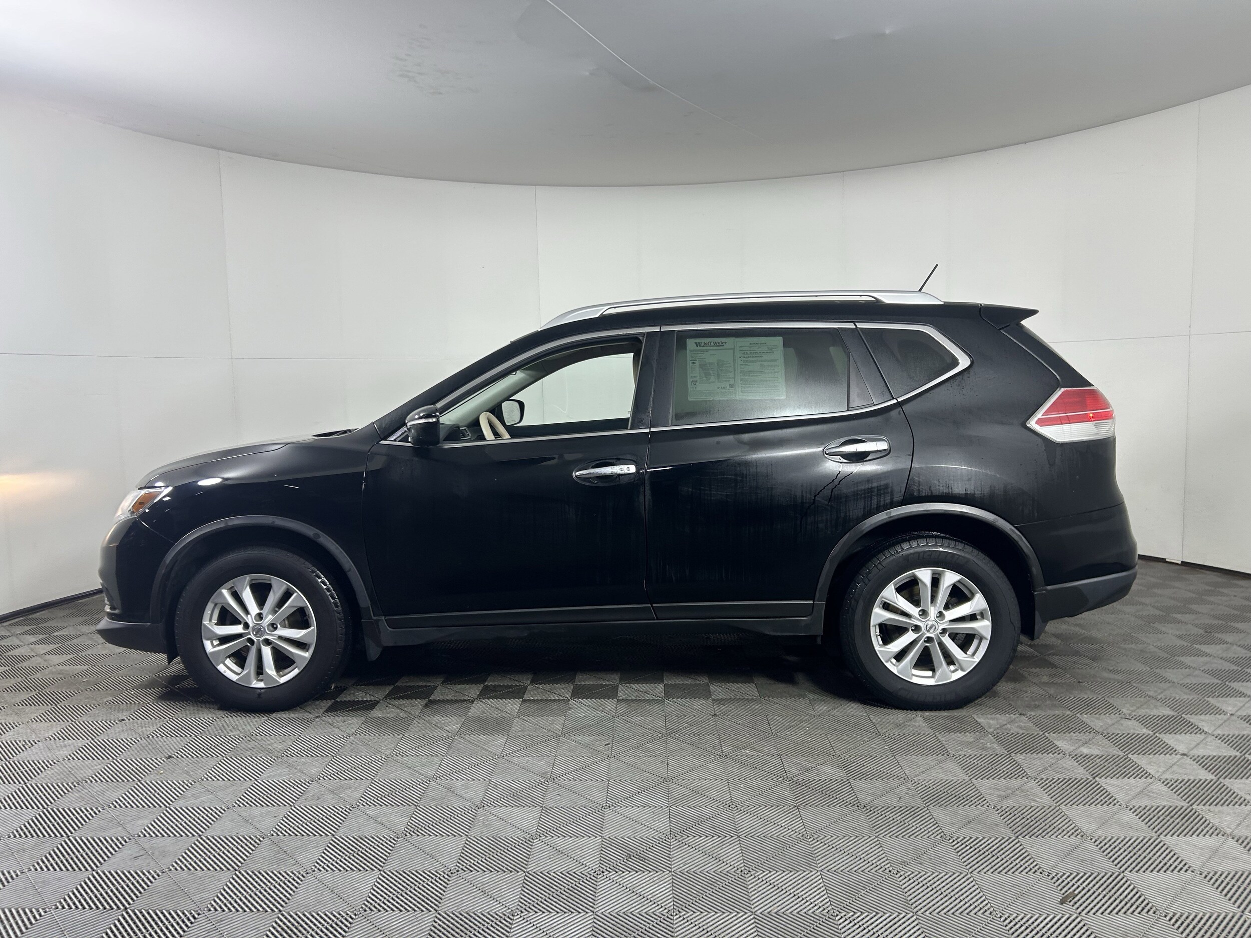 2015 Nissan Rogue AWD SV photo 4