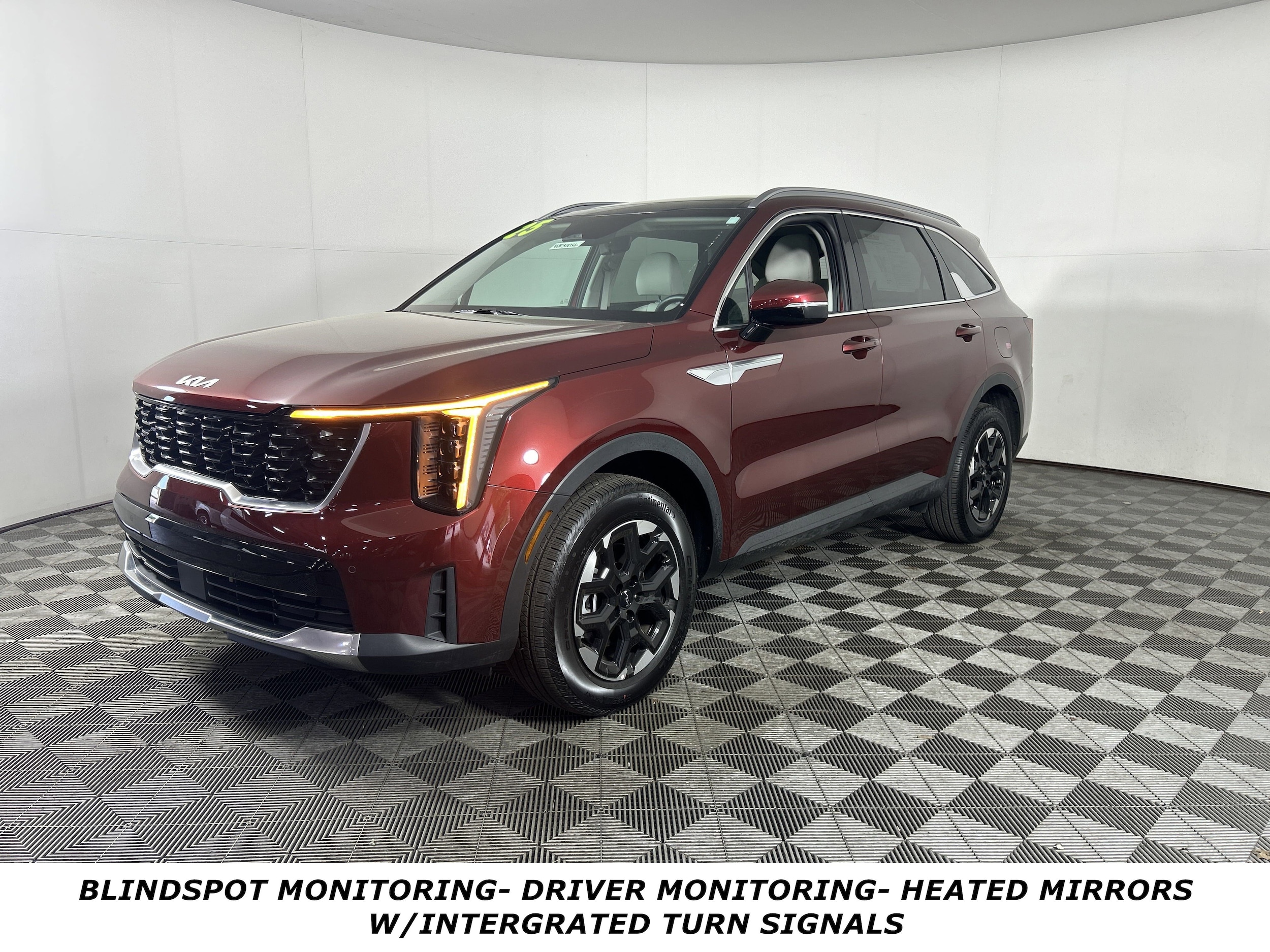 2025 Kia Sorento S photo 2