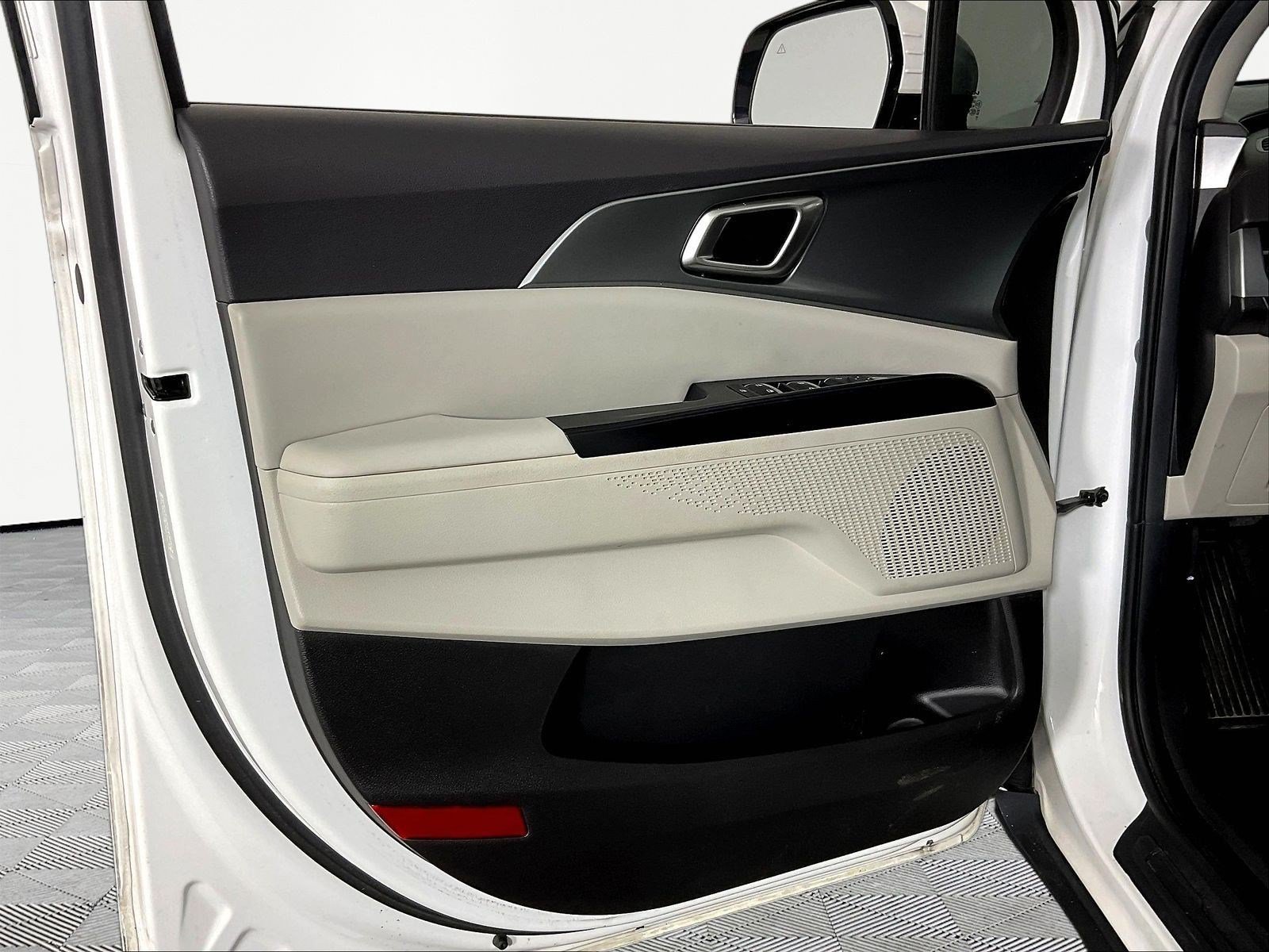 2023 Kia Carnival LX Seat Pkg - Photo 23