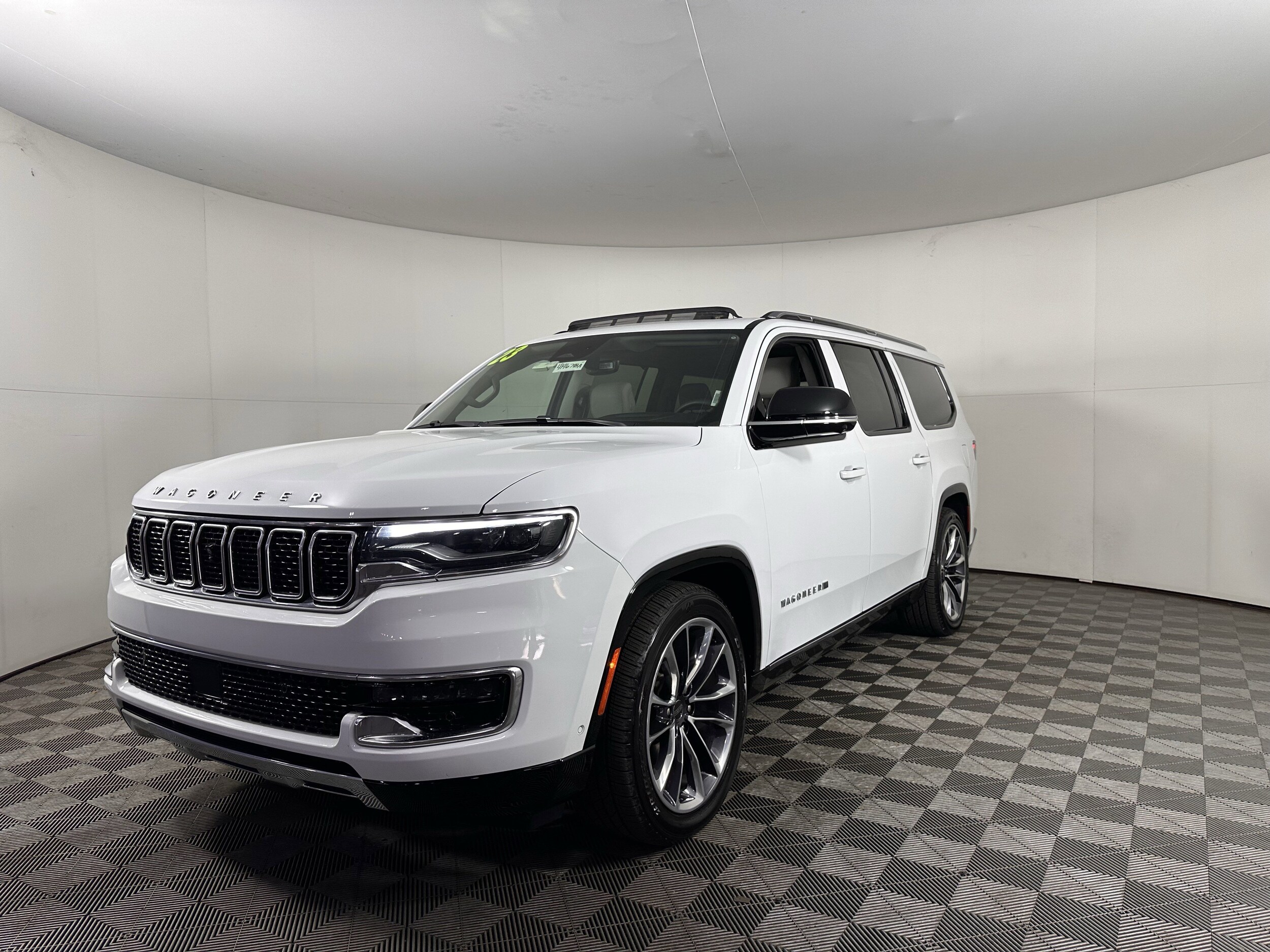 2023 Jeep Wagoneer L Series III photo 3
