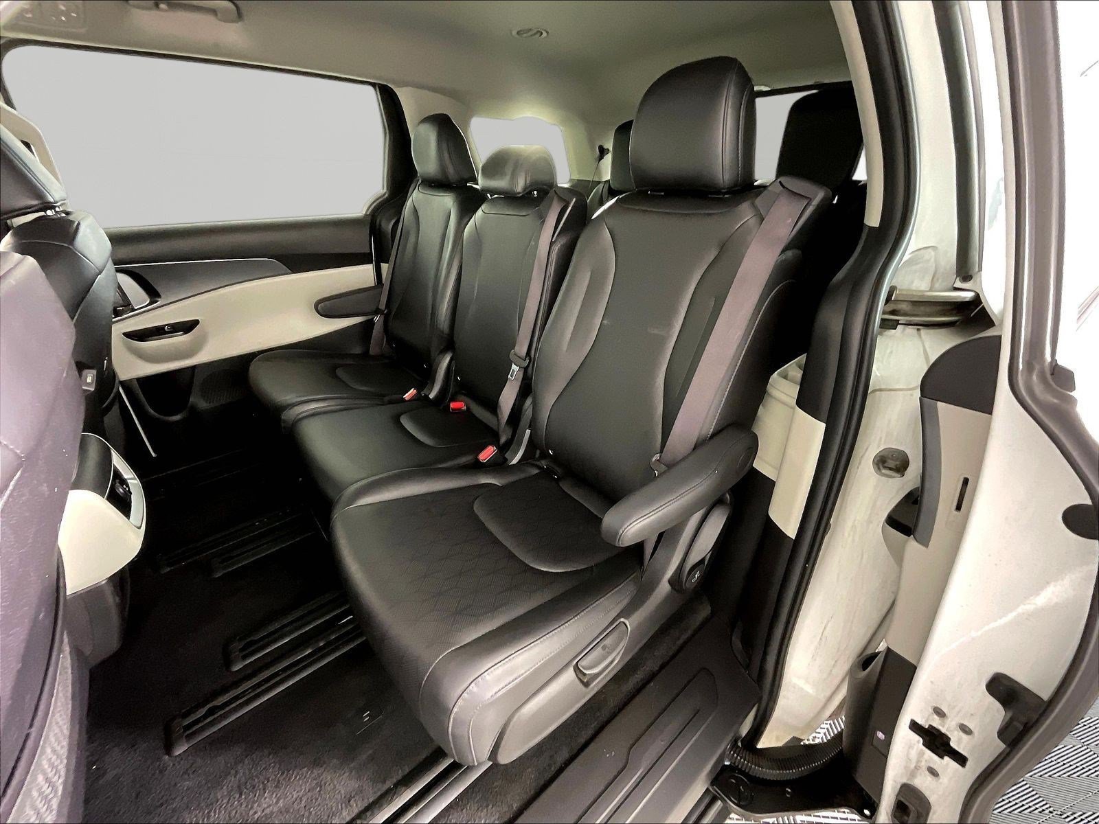 2023 Kia Carnival LX Seat Pkg - Photo 25