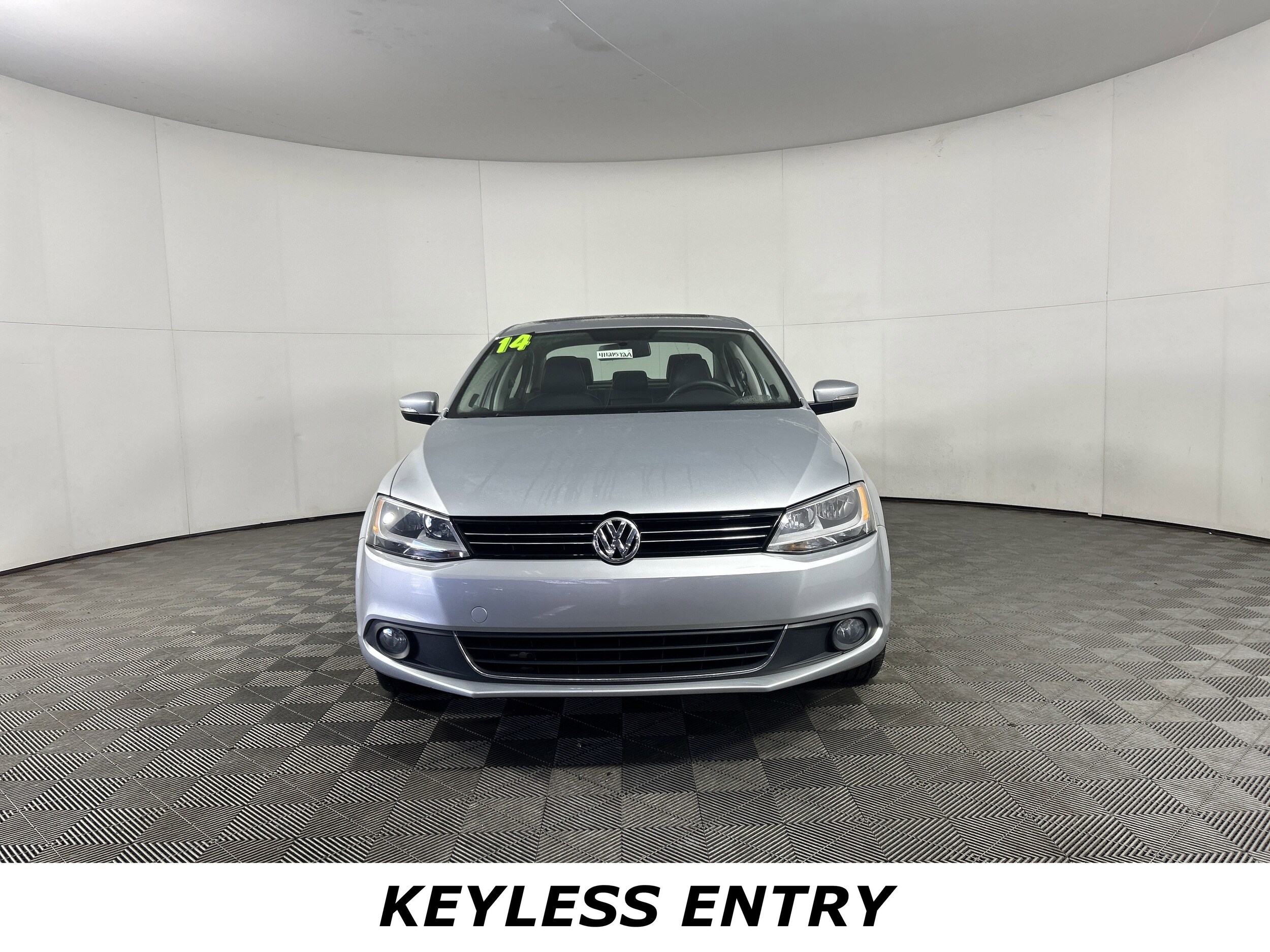 2014 Volkswagen Jetta SEL photo 2