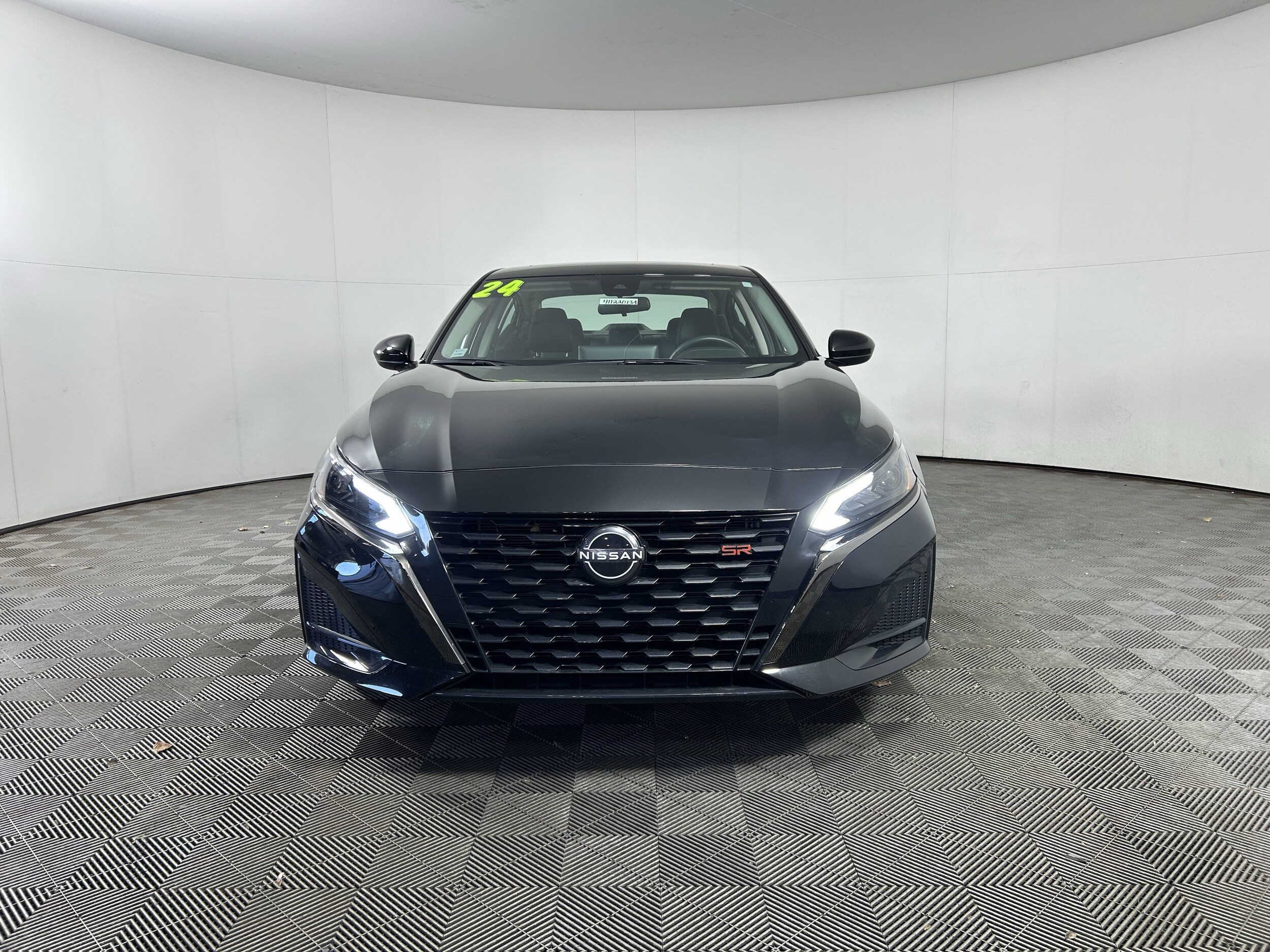 2024 Nissan Altima 2.5 SR photo 2