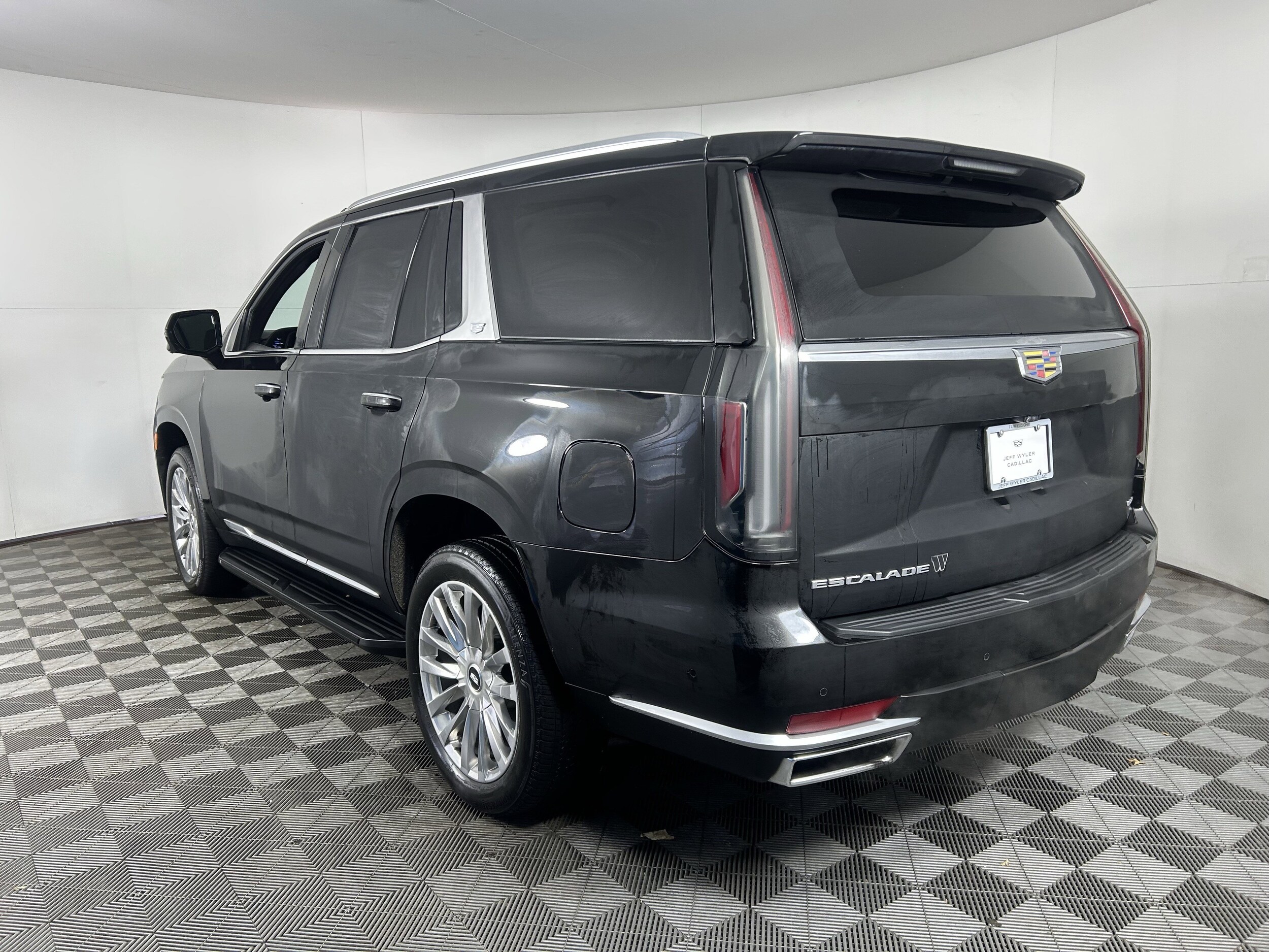 2023 Cadillac Escalade Premium Luxury photo 4