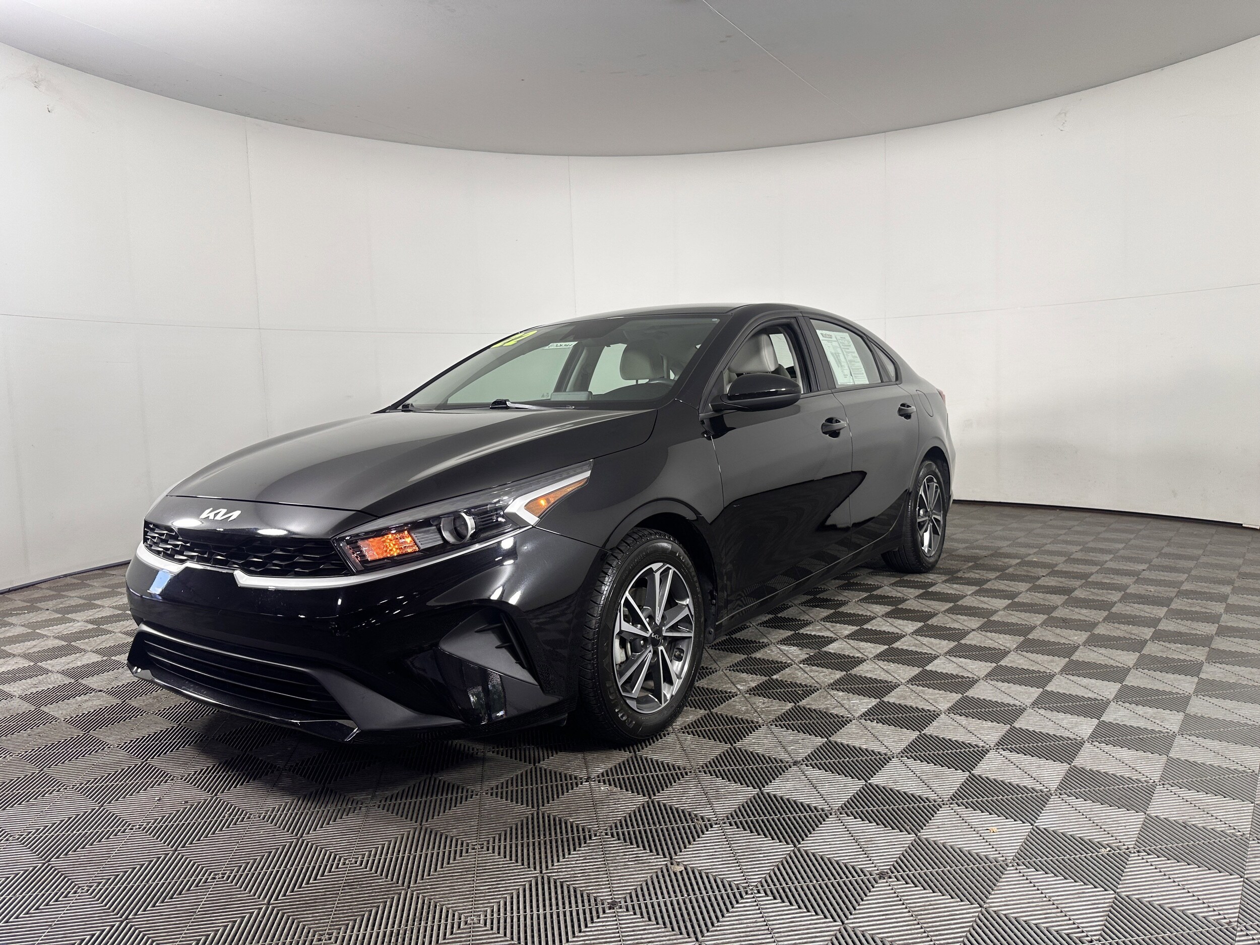 2022 Kia Forte LXS photo 3