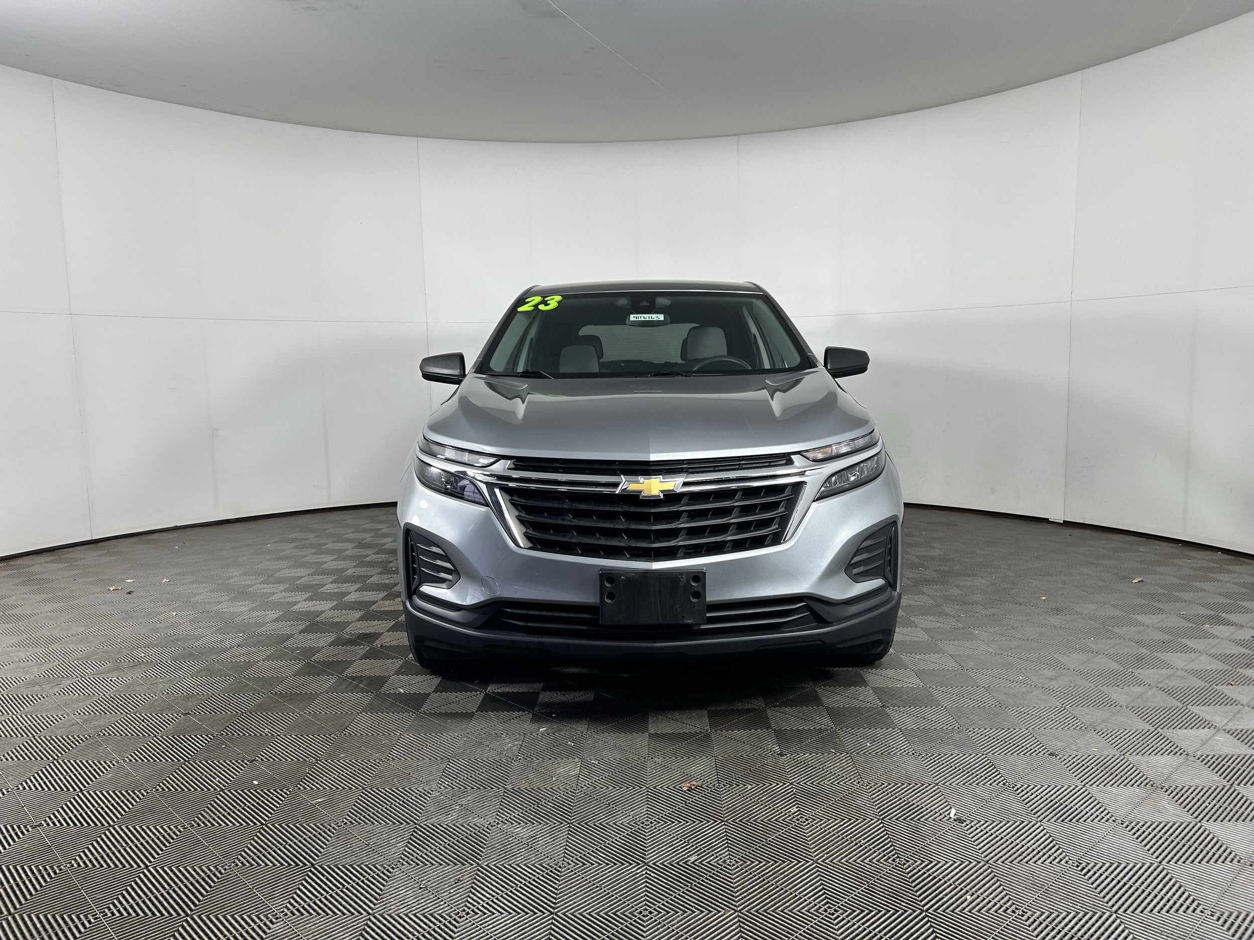 2023 Chevrolet Equinox LS photo 2