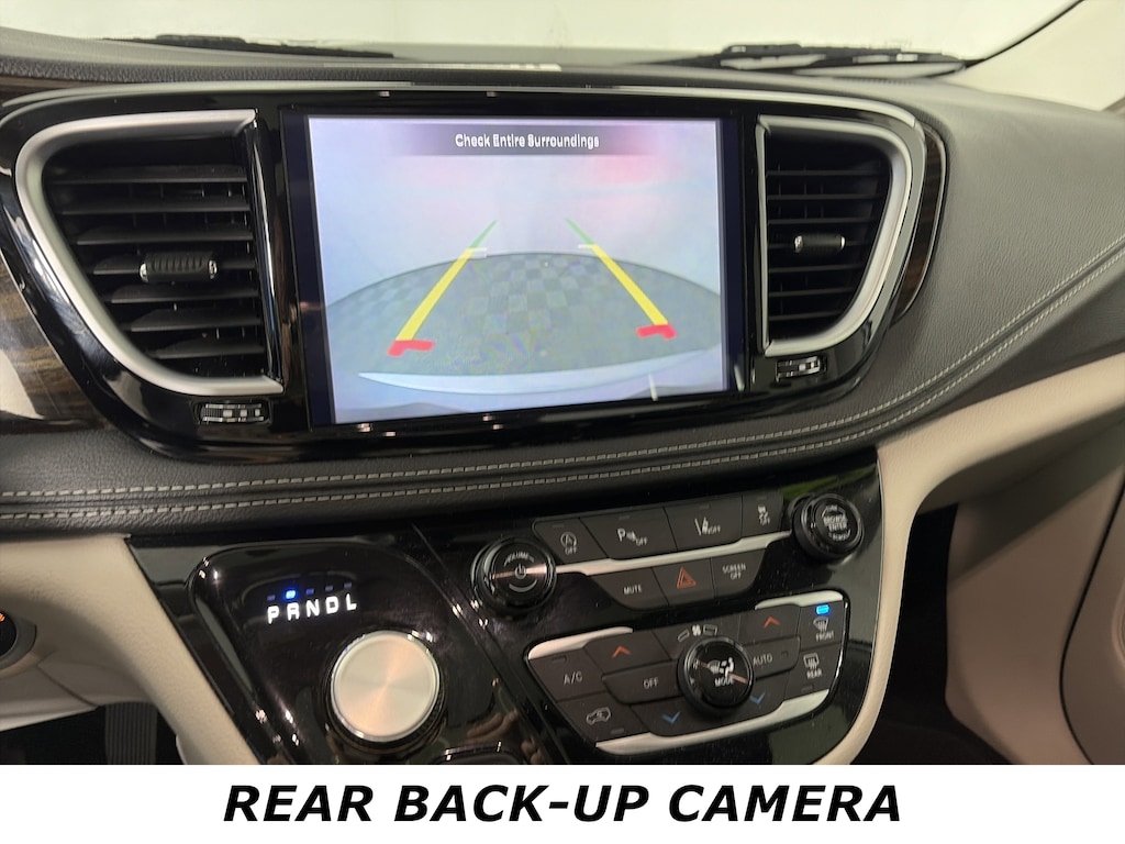 Used 2024 Chrysler Pacifica Limited FWD Van Passenger Van