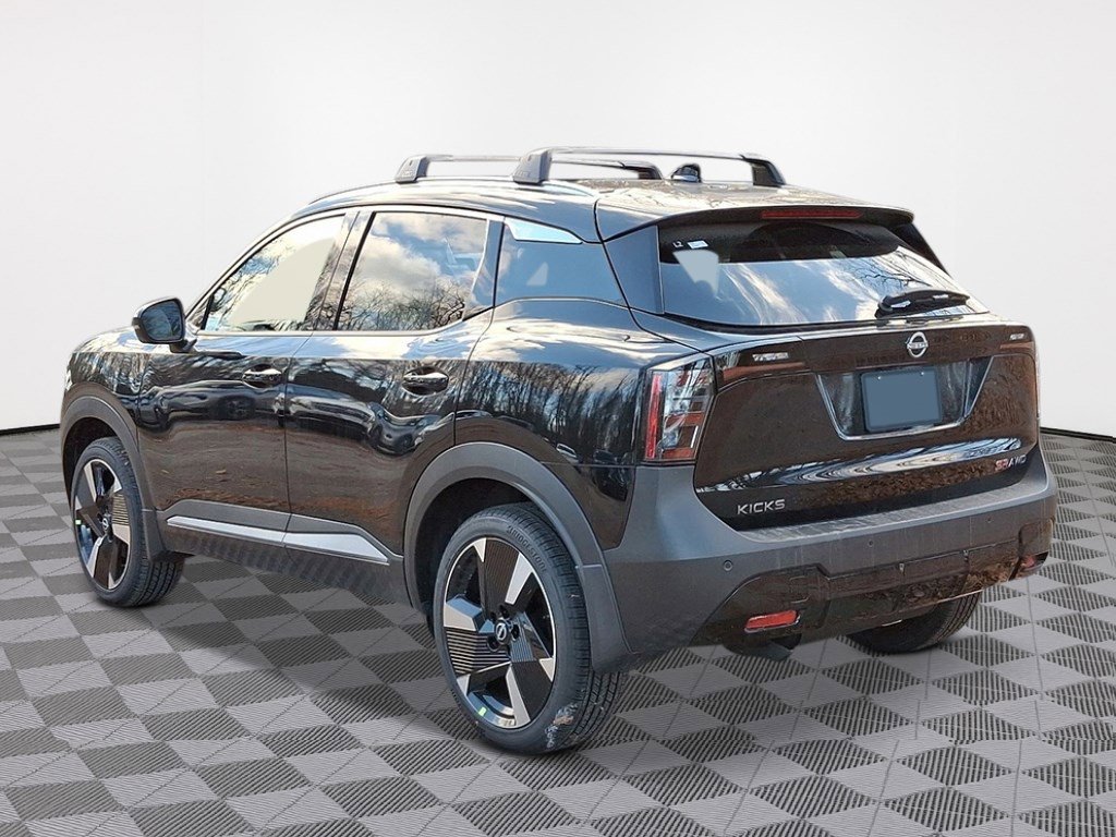 2026 Nissan Kicks SR photo 3
