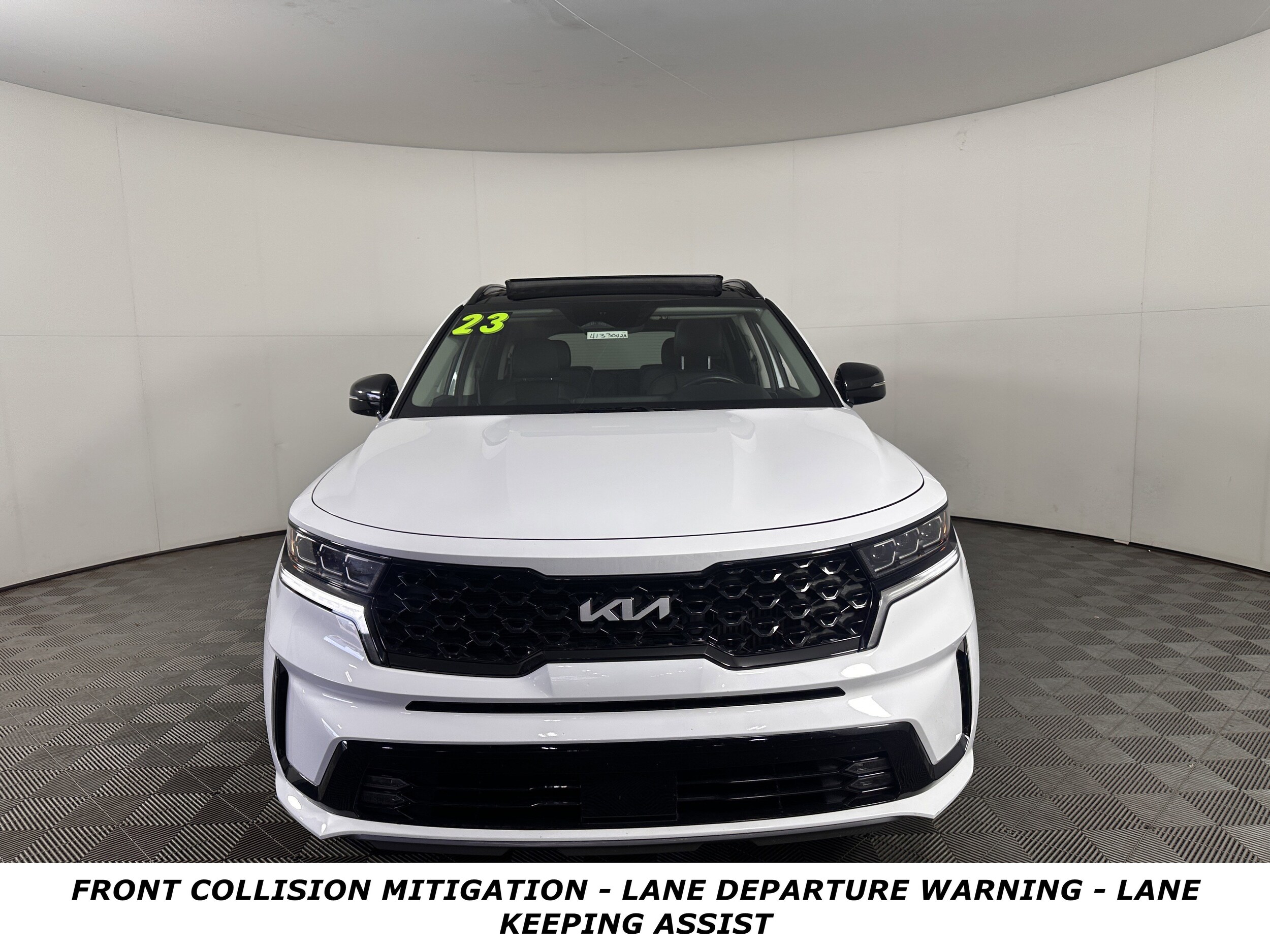 2023 Kia Sorento SX photo 2
