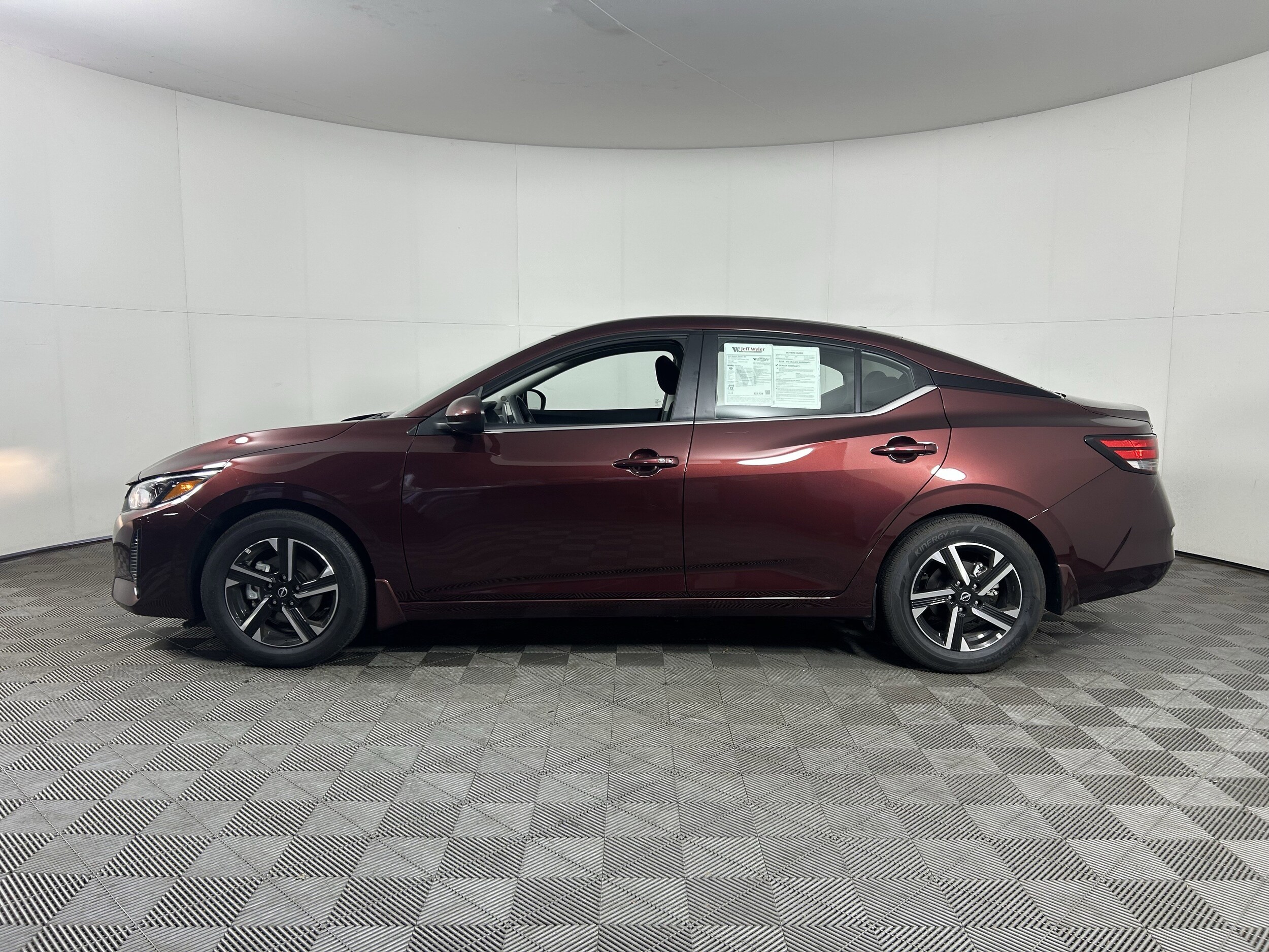 2025 Nissan Sentra SV photo 4