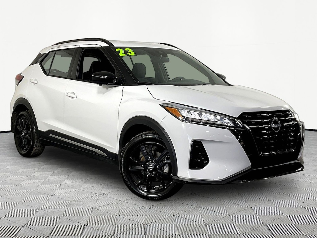 Used 2023 Nissan Kicks SR FWD SUV