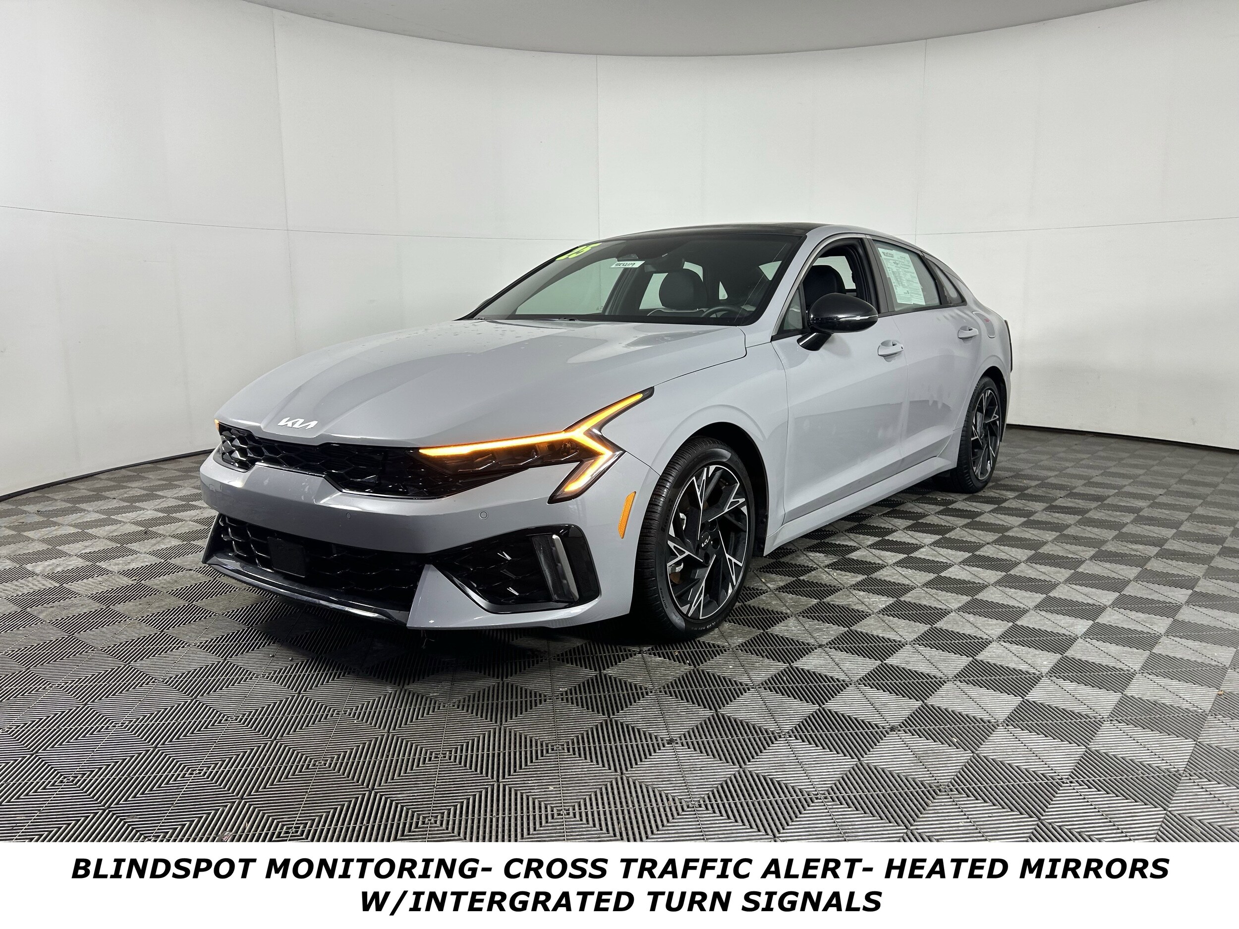 2025 Kia K5 GT-Line photo 3