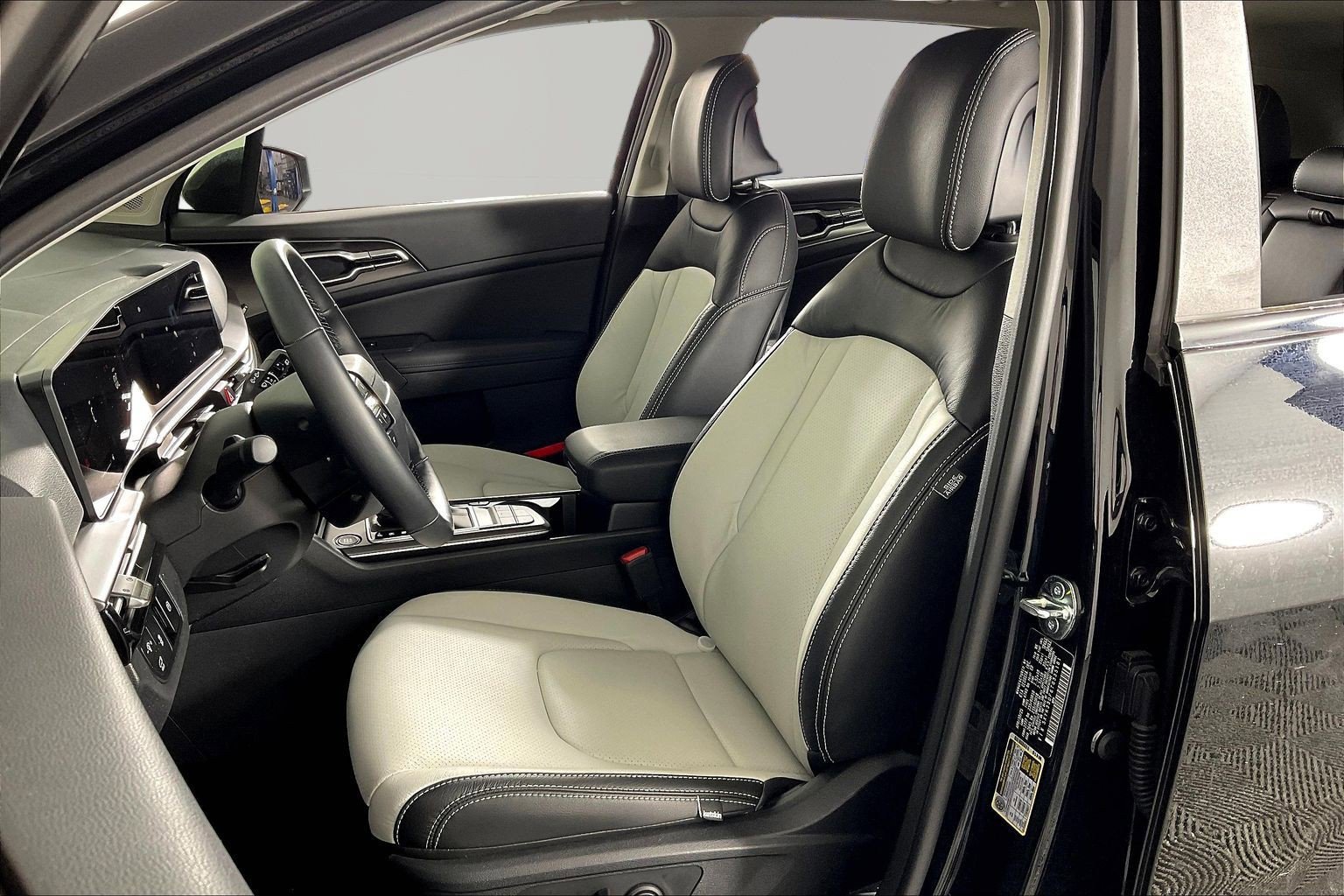 2026 Kia Sportage EX - Photo 16