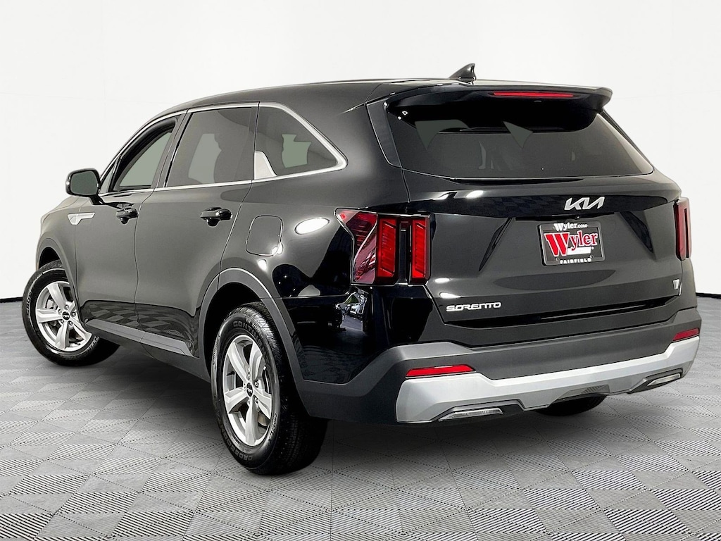 Certified 2026 Kia Sorento LX FWD SUV