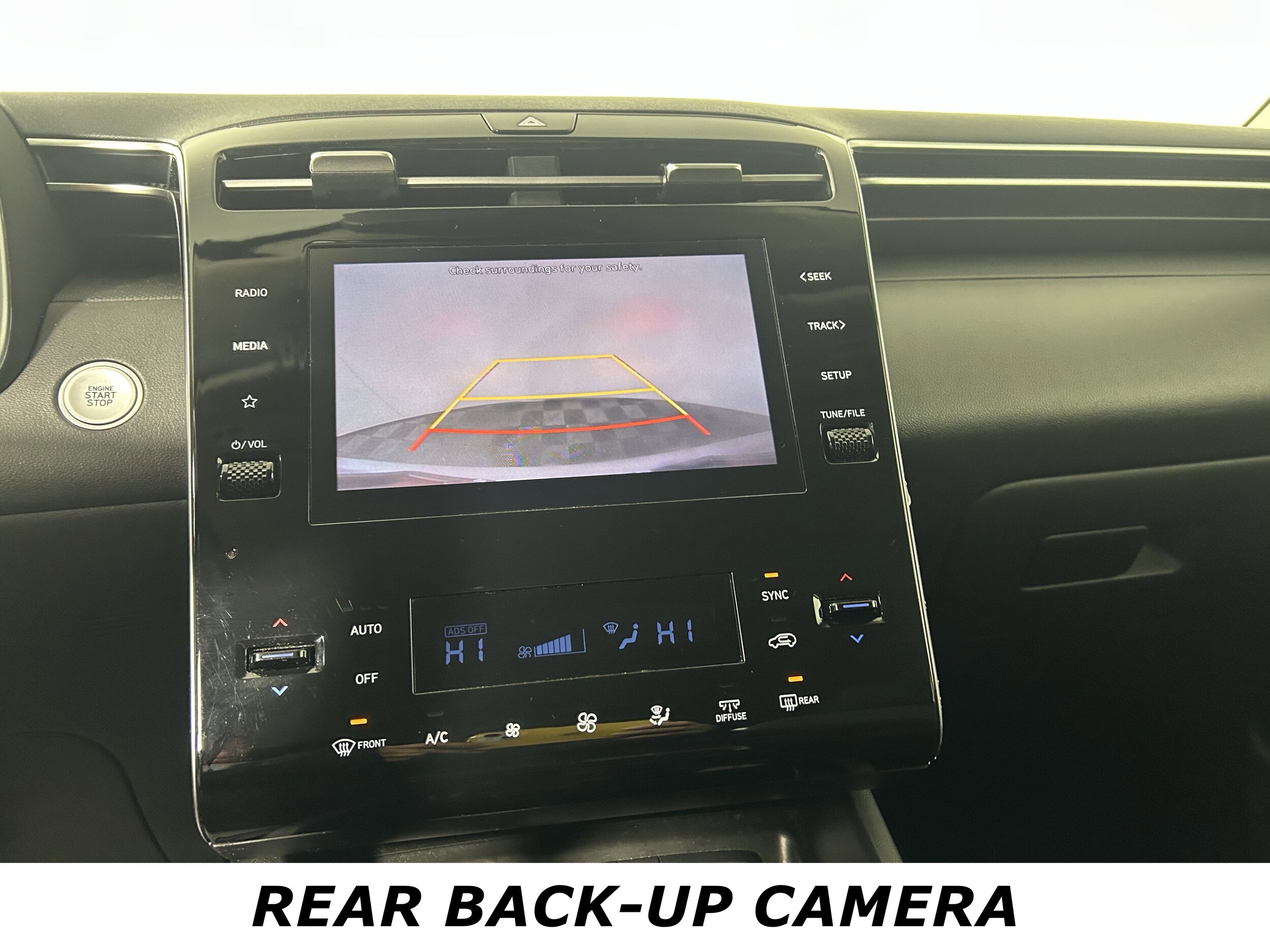 2024 Hyundai Tucson SEL photo 2