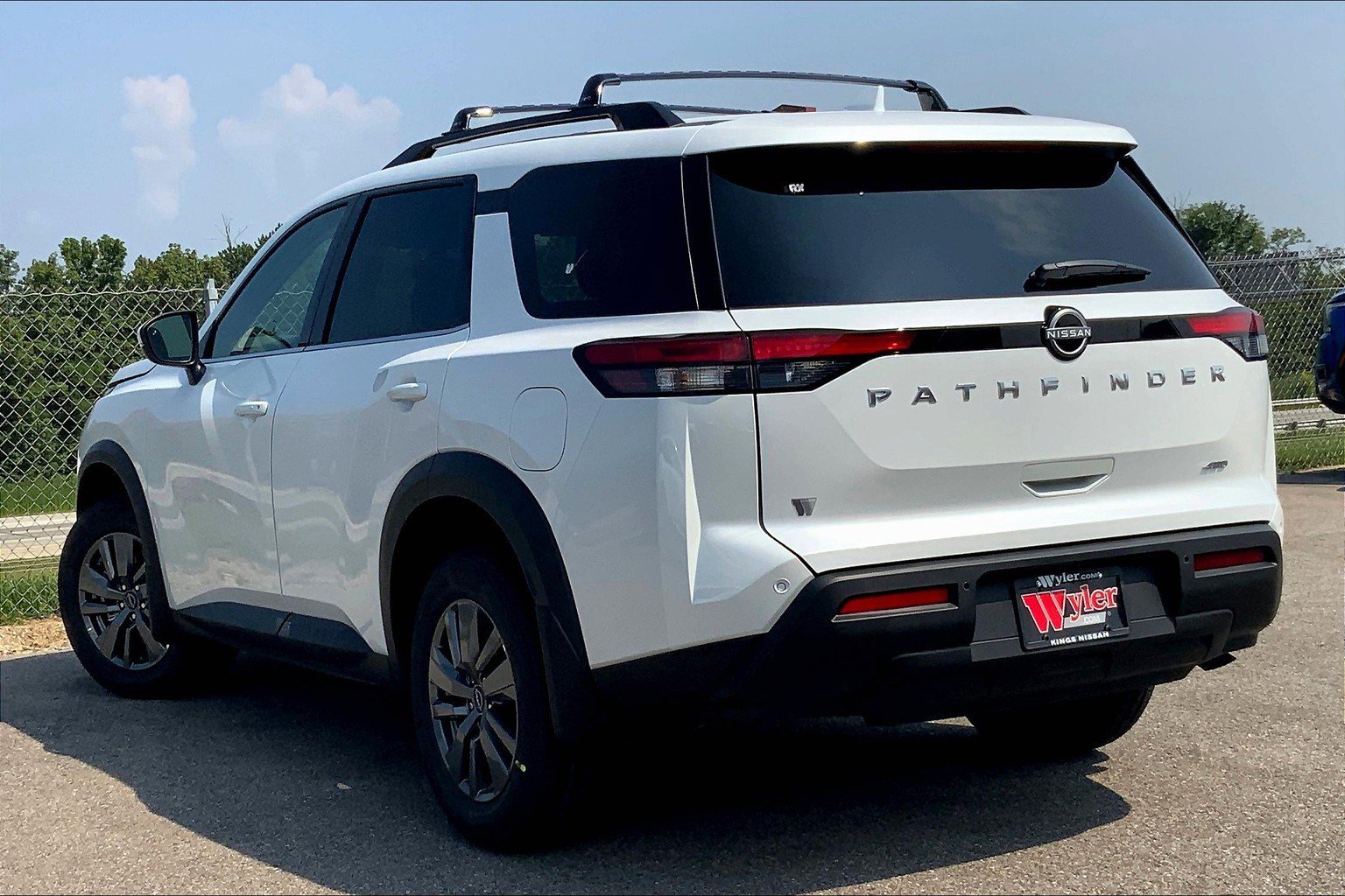 2025 Nissan Pathfinder SV photo 3