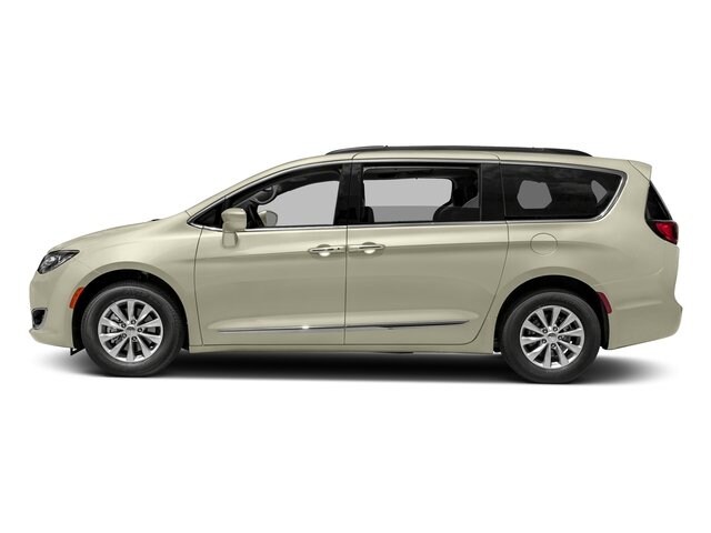2017 Chrysler Pacifica Limited photo 3