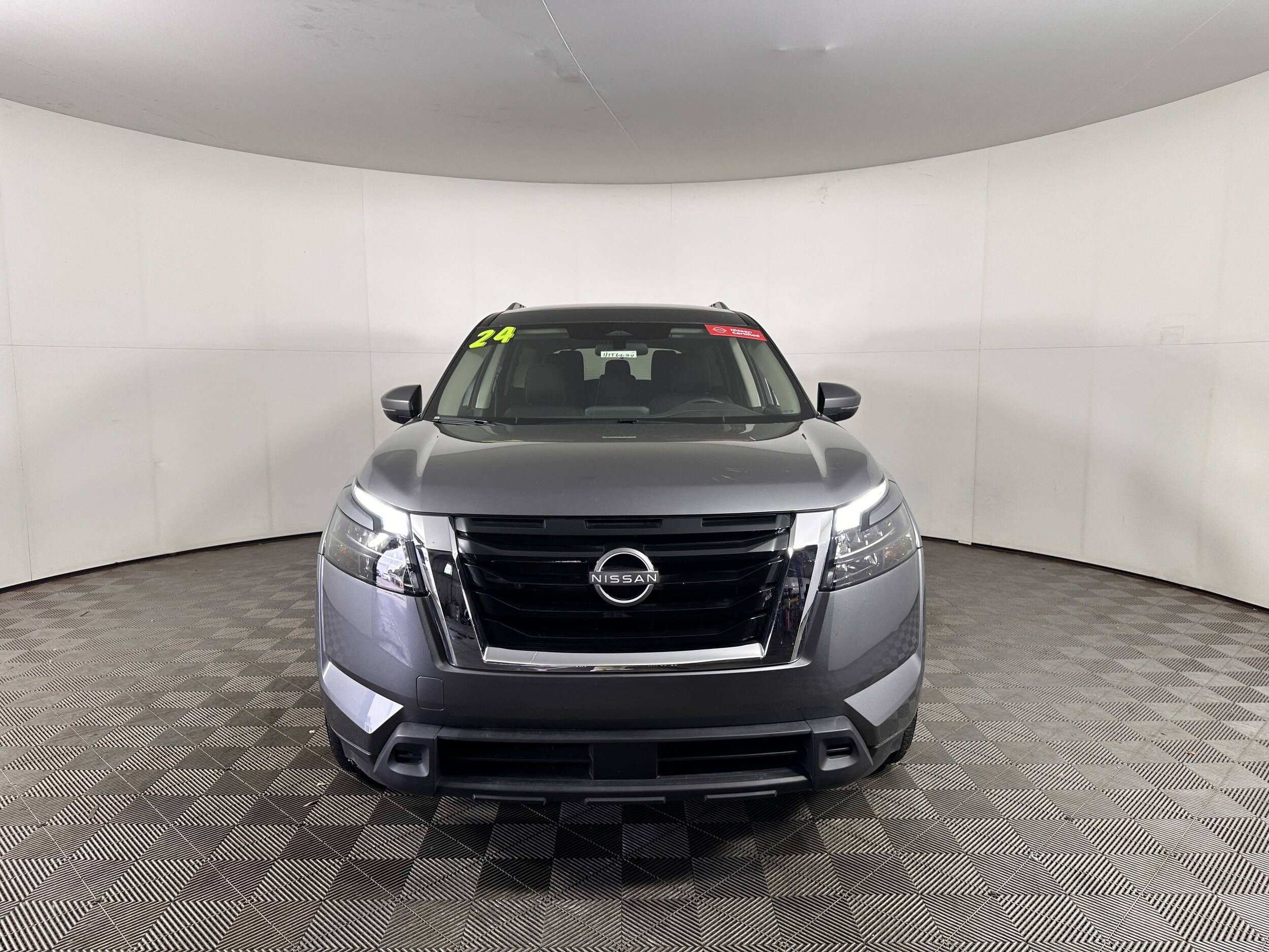 2024 Nissan Pathfinder SV photo 2