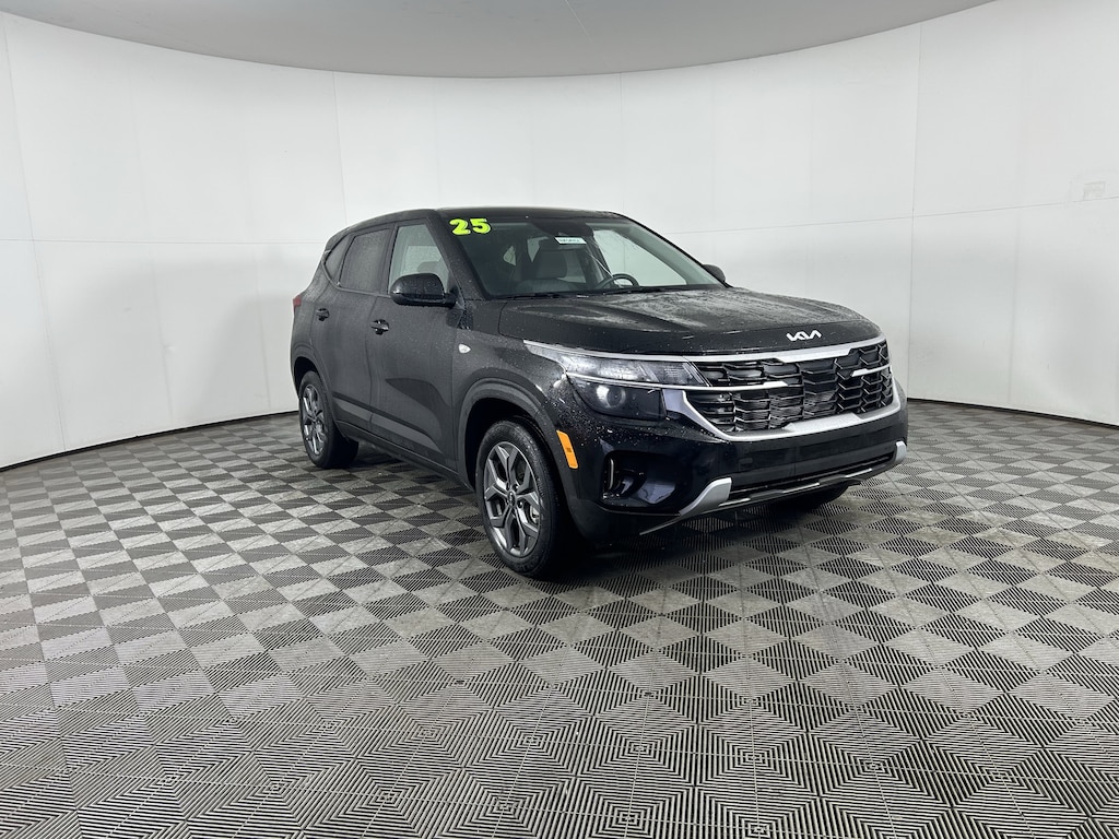 Used 2025 Kia Seltos LX IVT AWD SUV