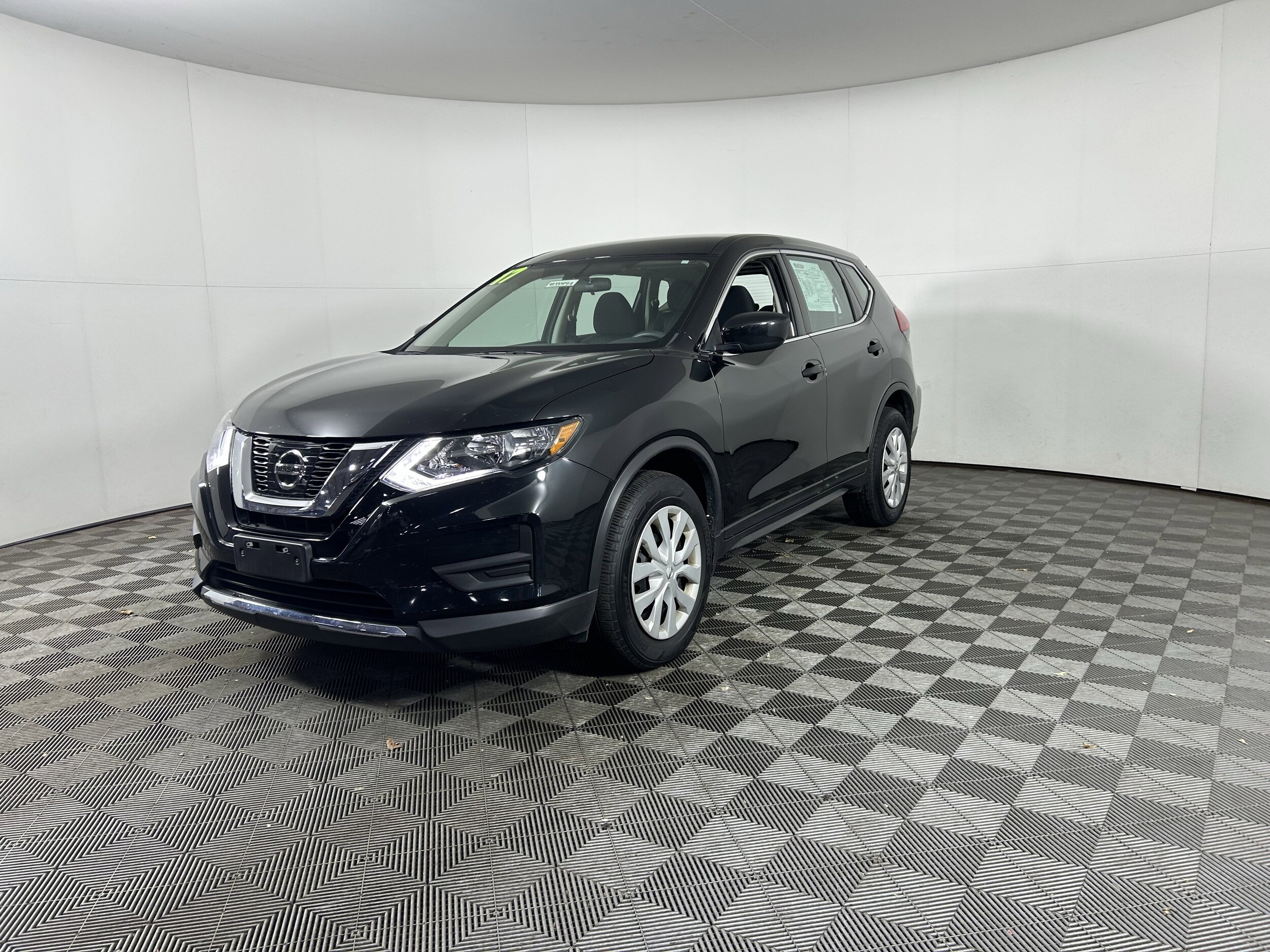 2017 Nissan Rogue S photo 3