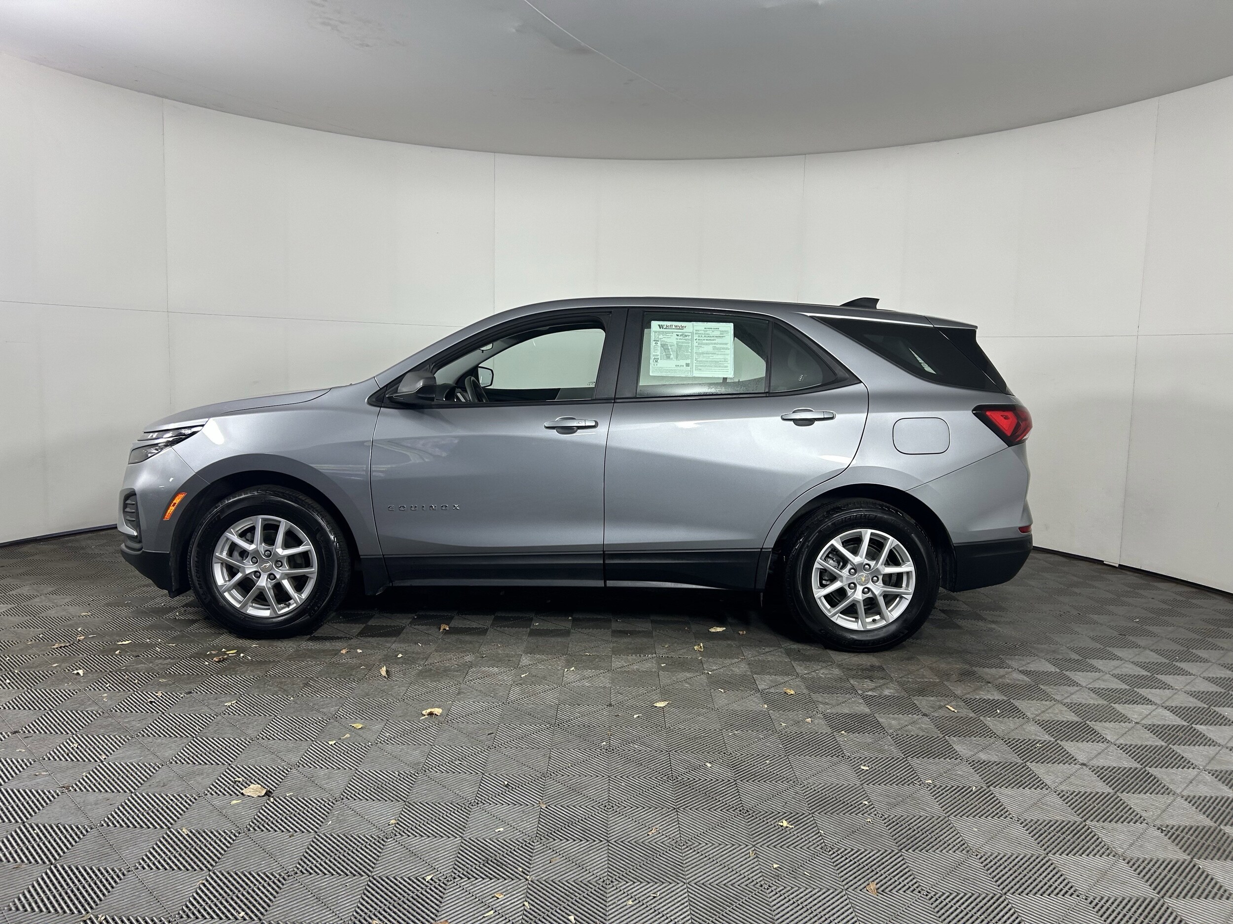 2024 Chevrolet Equinox LS photo 4