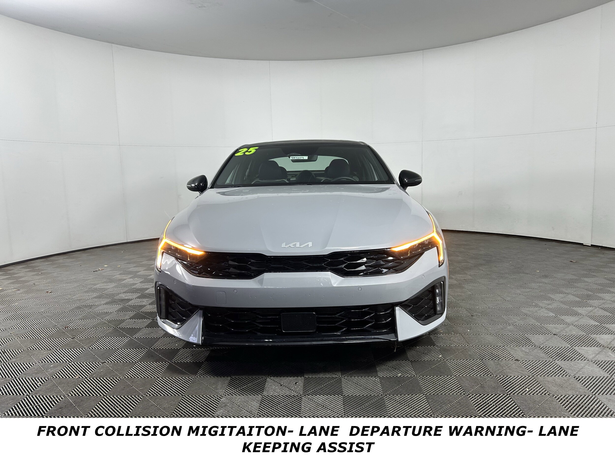 2025 Kia K5 GT-Line photo 2