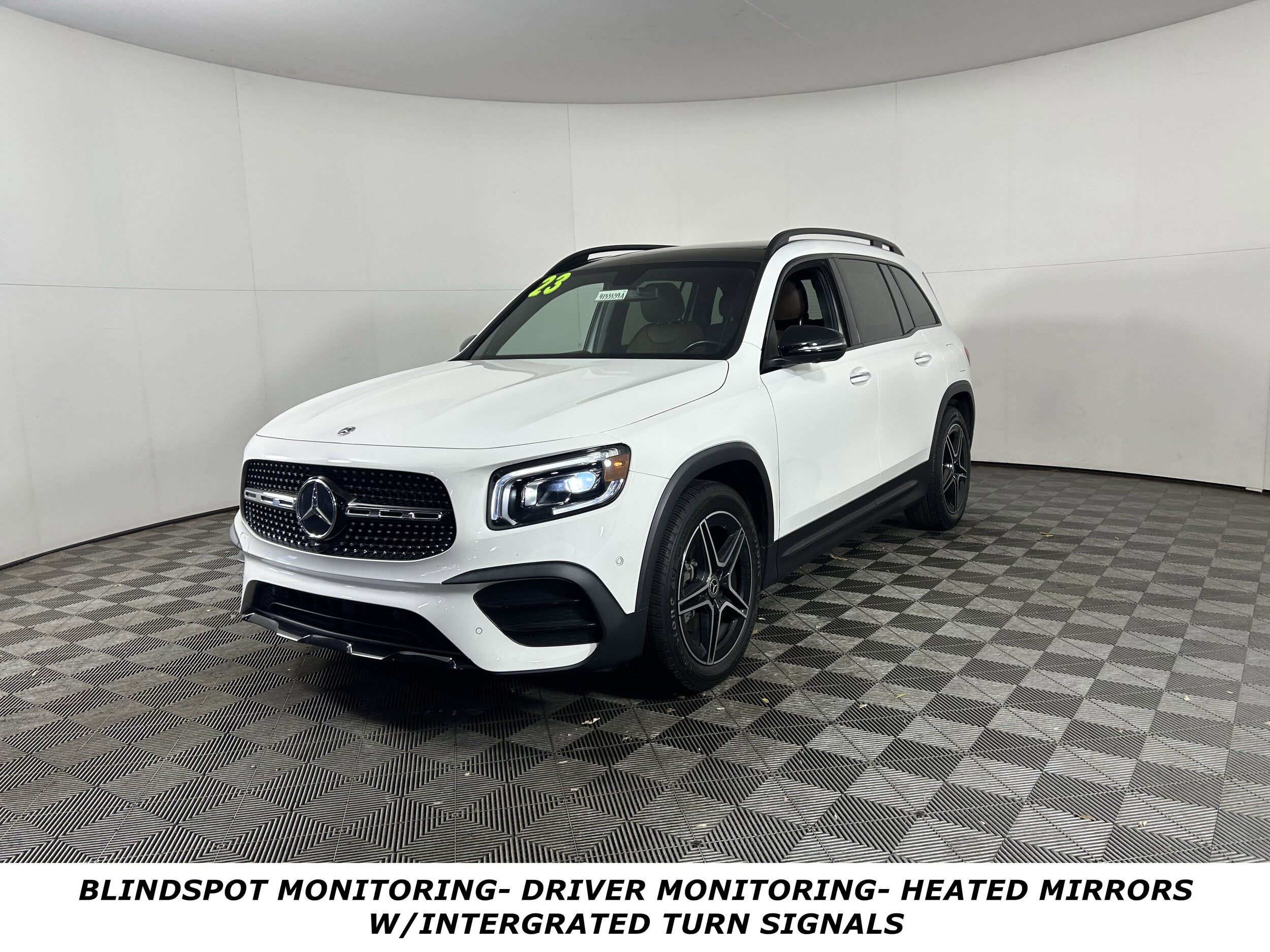 2023 Mercedes Benz GLB 250 4MATIC photo 2