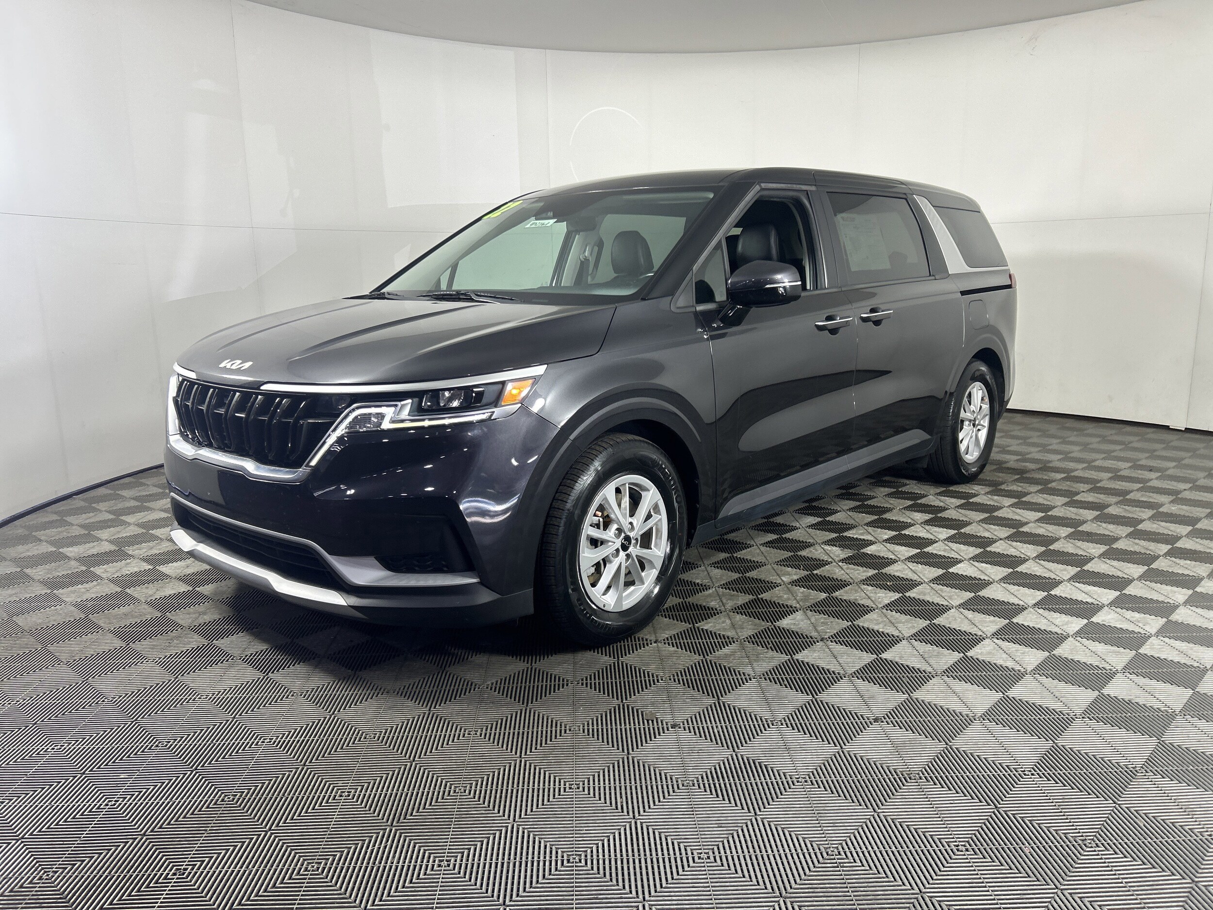 2022 Kia Carnival LXS photo 3