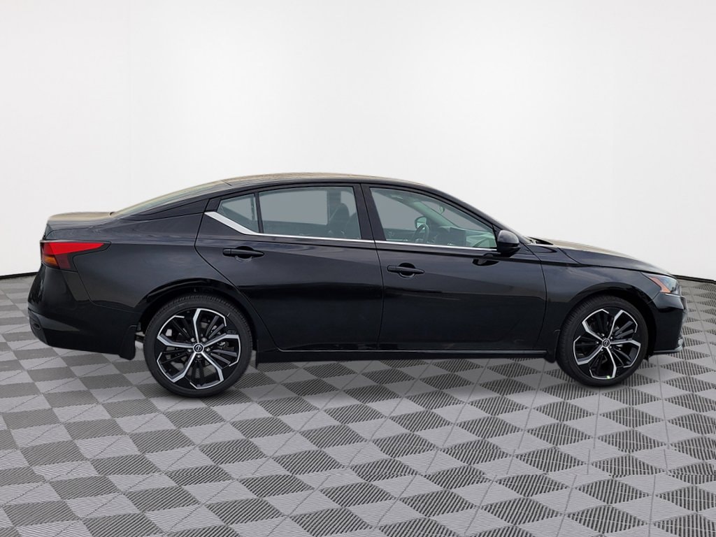 New 2025 Nissan Altima SR Sedan