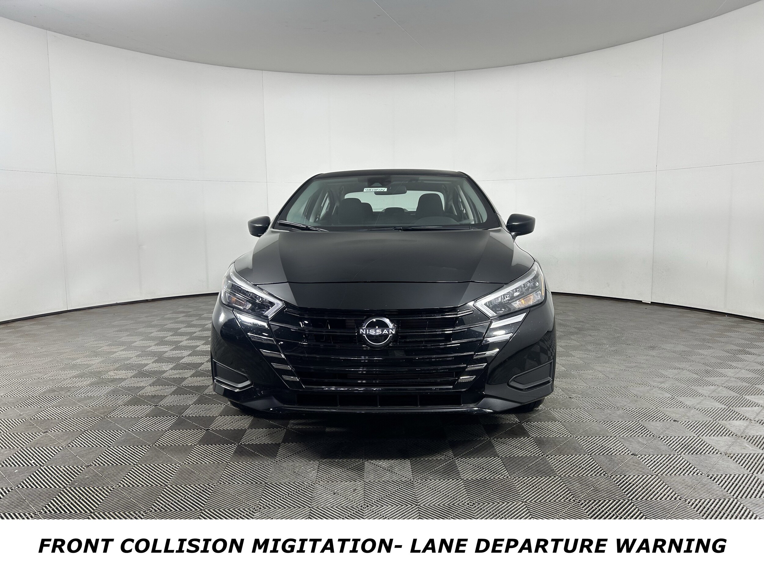 2025 Nissan Versa 1.6 S photo 2