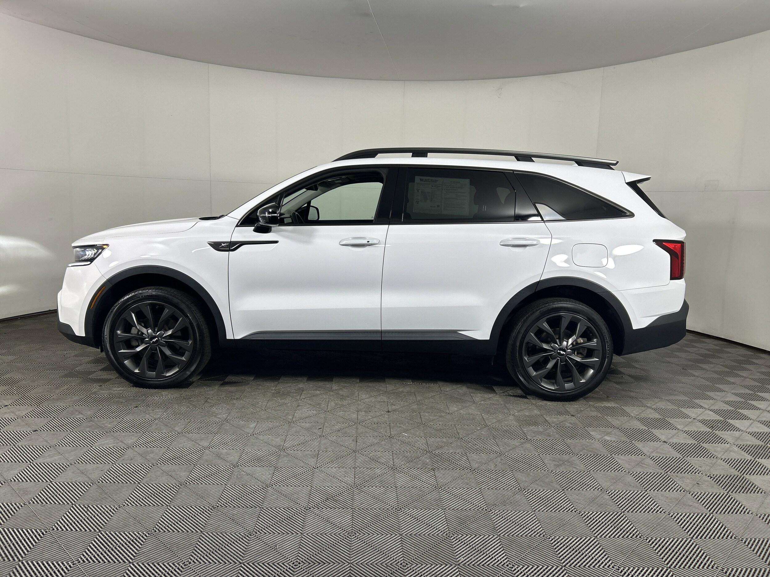 2023 Kia Sorento X-Line EX photo 3