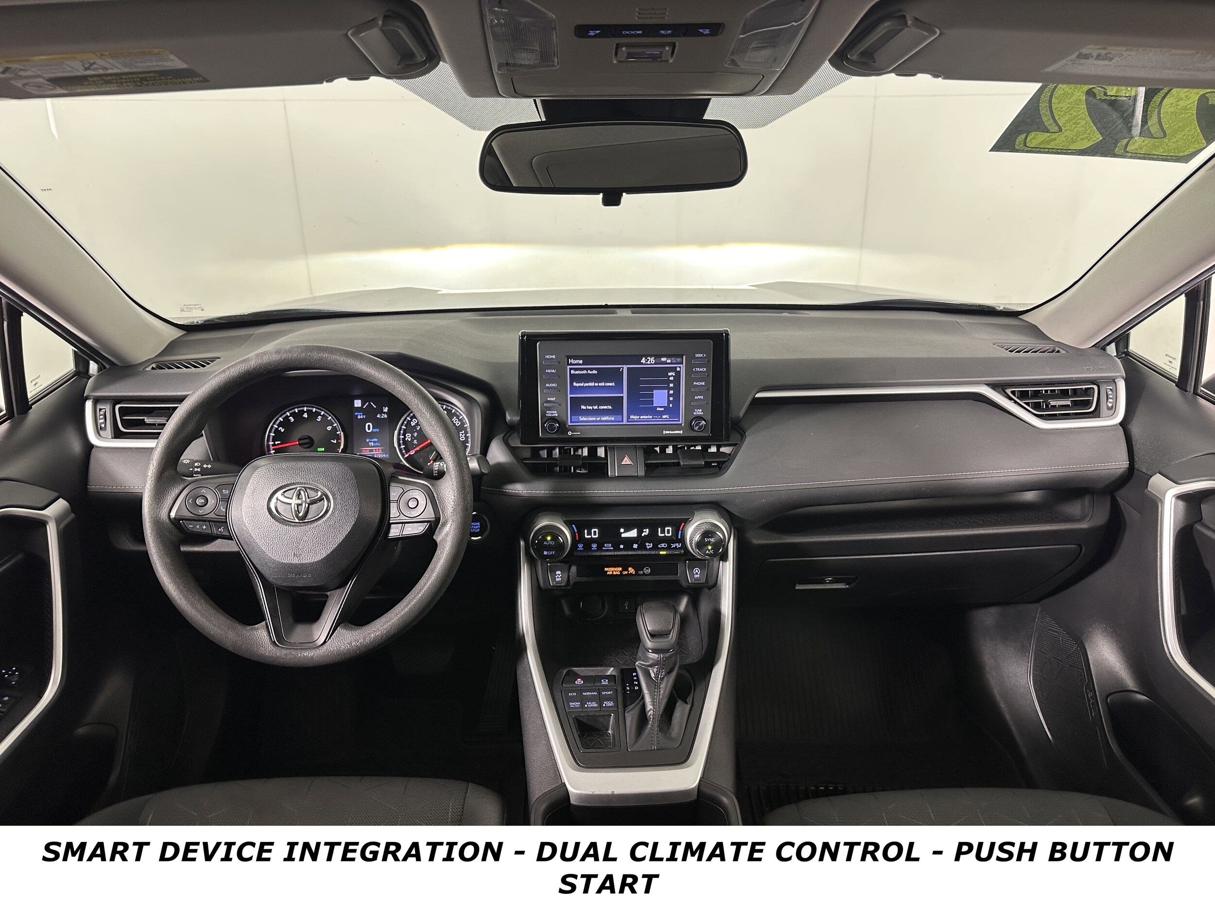2022 Toyota RAV4 XLE photo 2