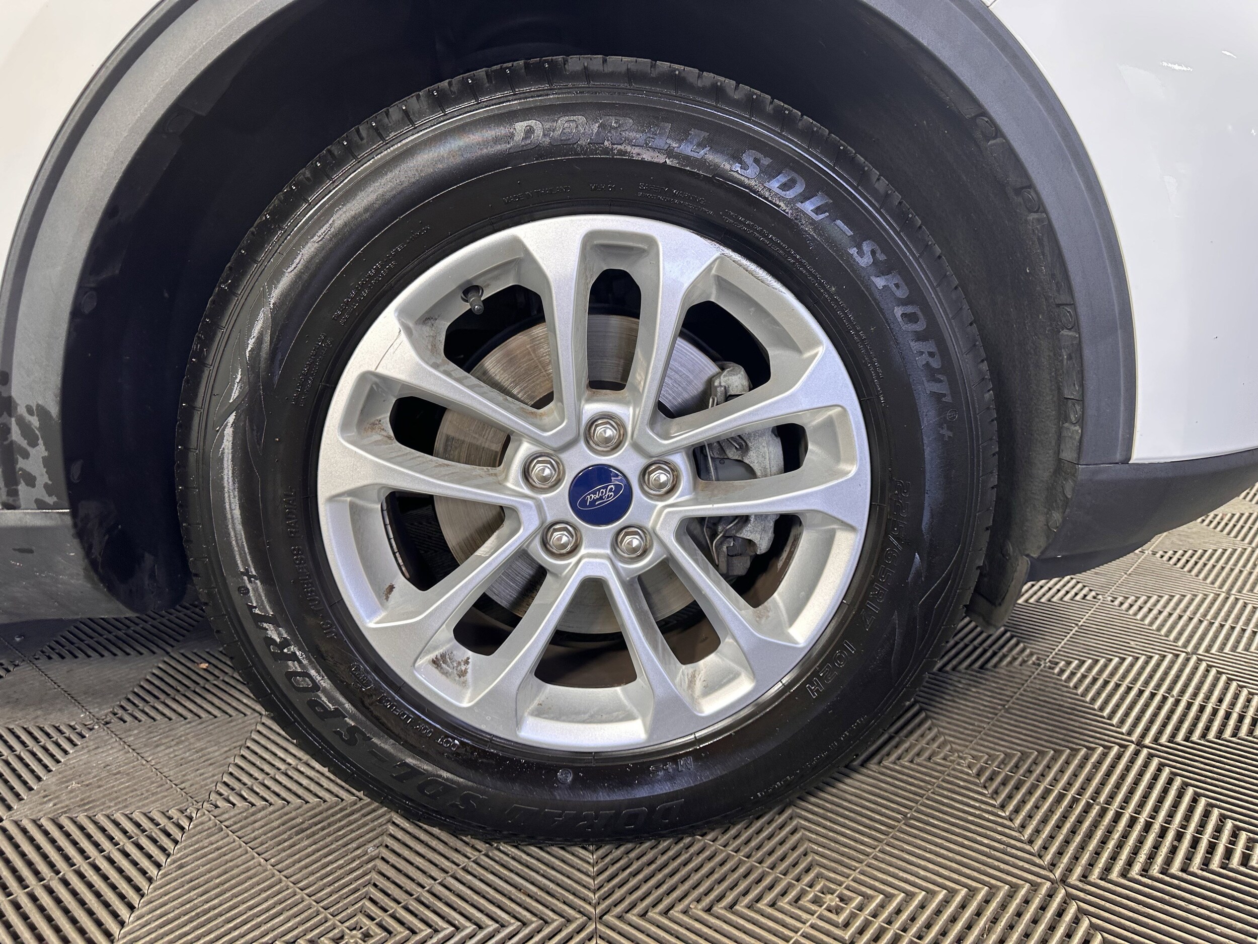 2021 Ford Escape SE photo 3