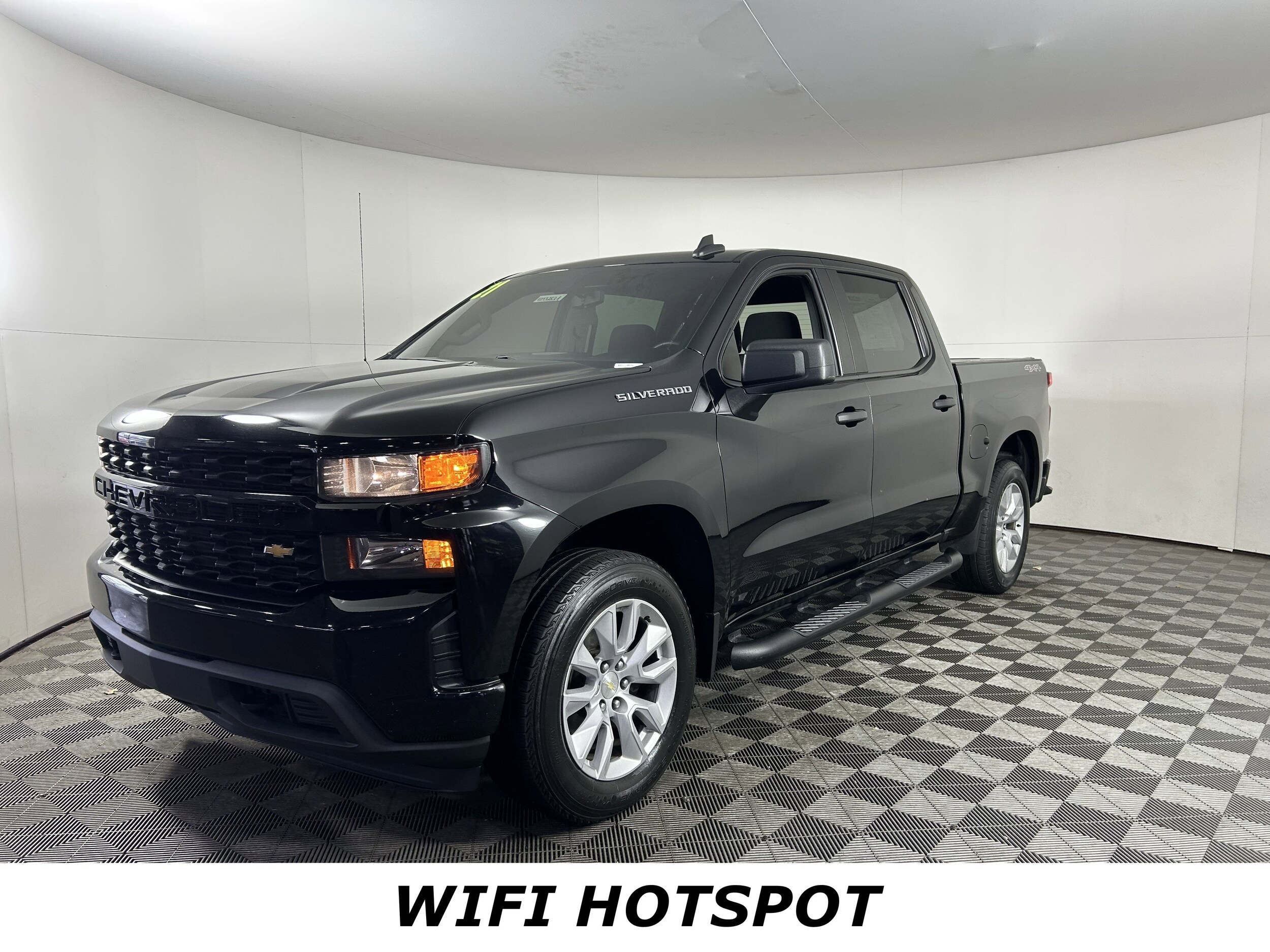 2021 Chevrolet Silverado 1500 Custom photo 2