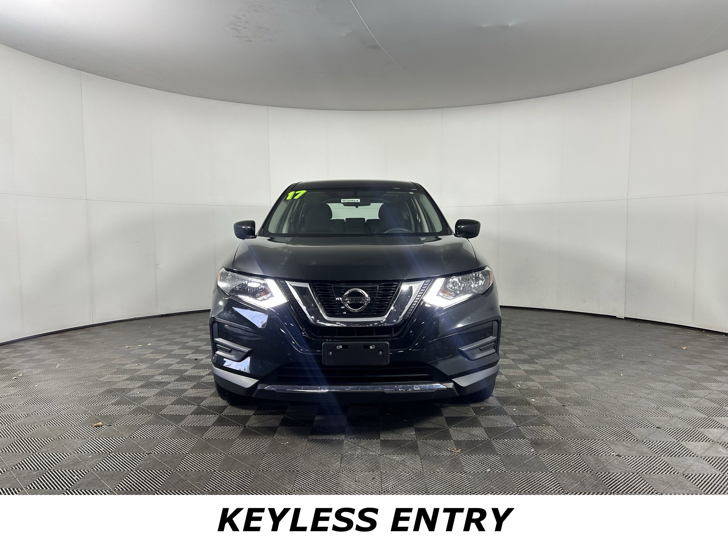 2017 Nissan Rogue S photo 2