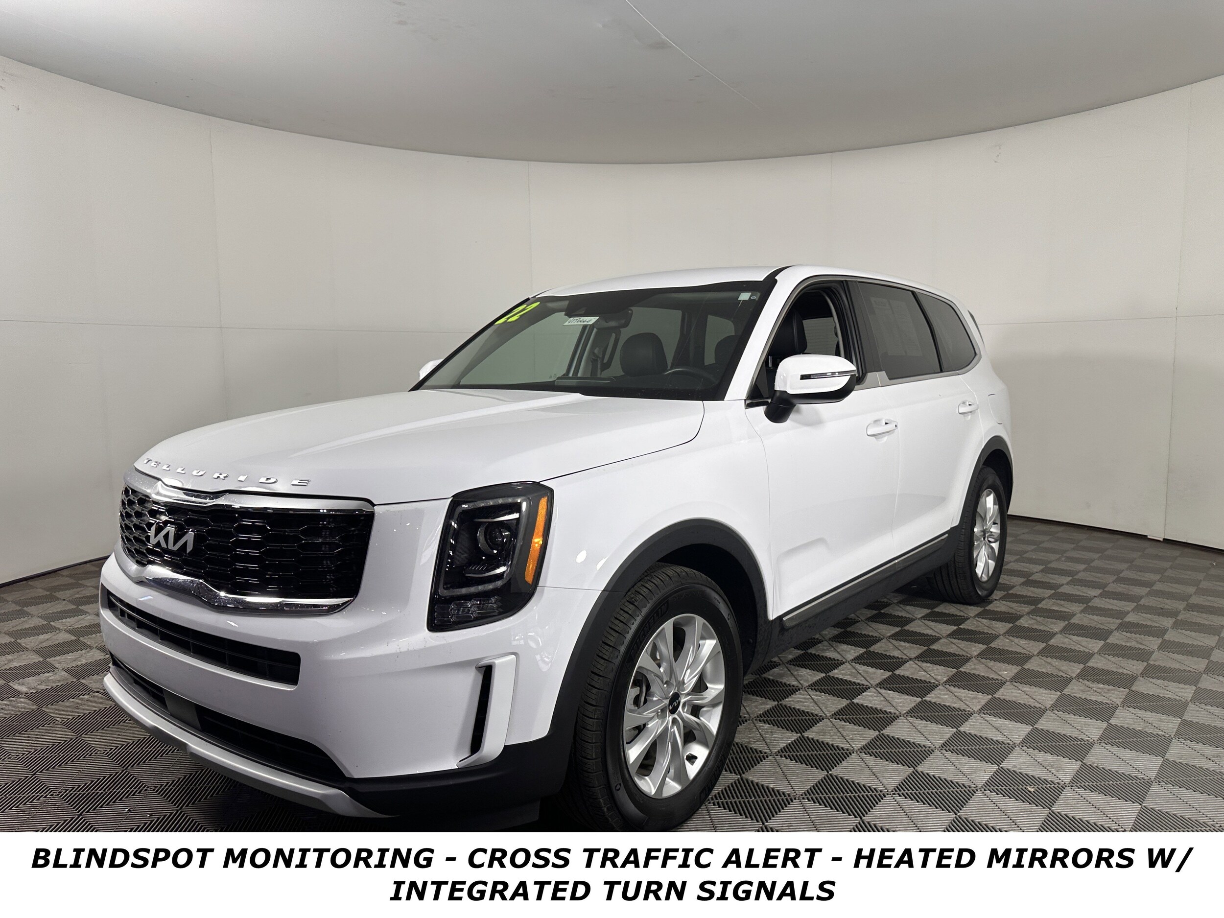 2022 Kia Telluride LX photo 2