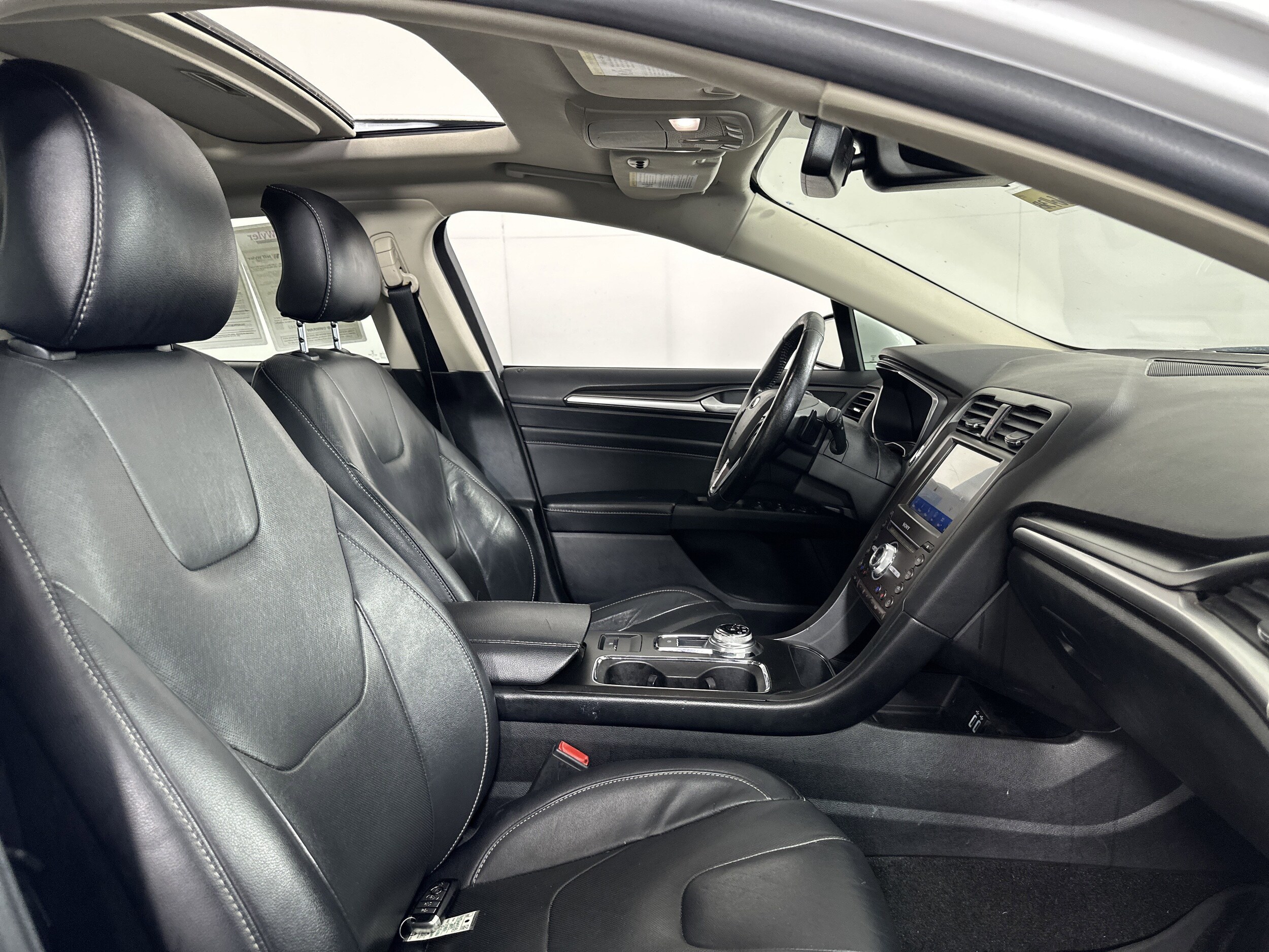 2019 Ford Fusion Titanium photo 2