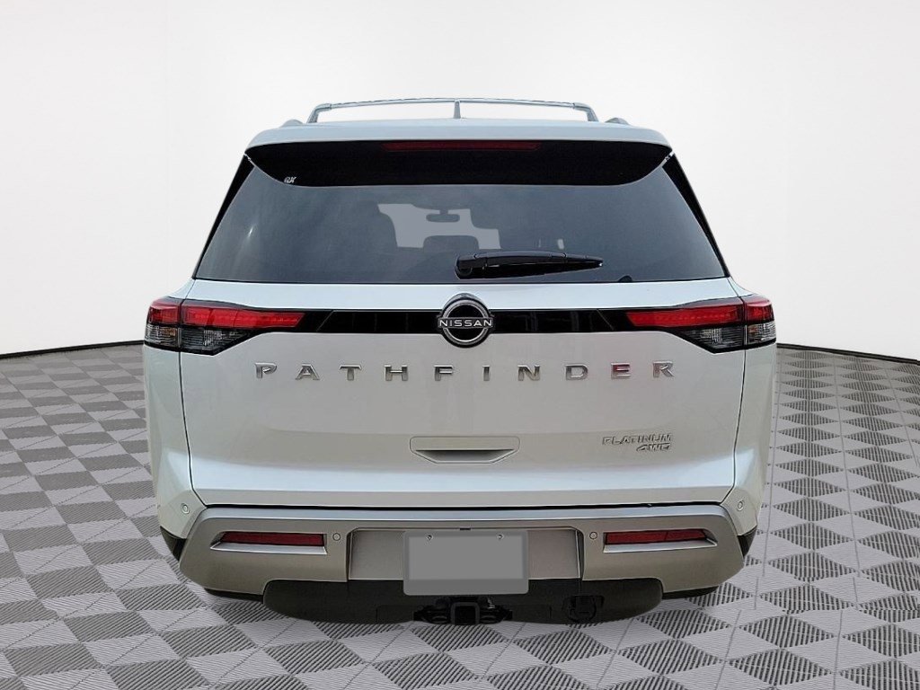 2025 Nissan Pathfinder Platinum photo 4