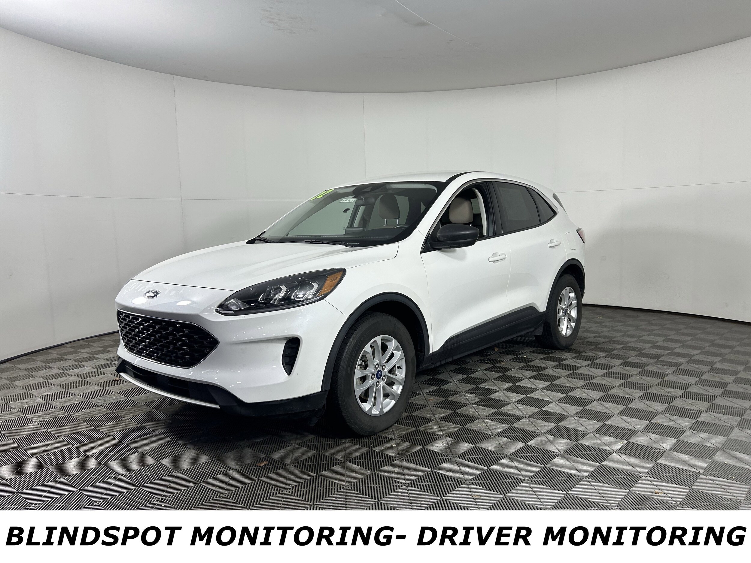 2022 Ford Escape SE photo 2