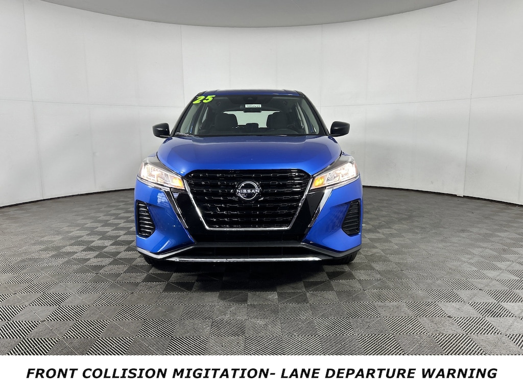 Used 2025 Nissan Kicks Play S FWD SUV