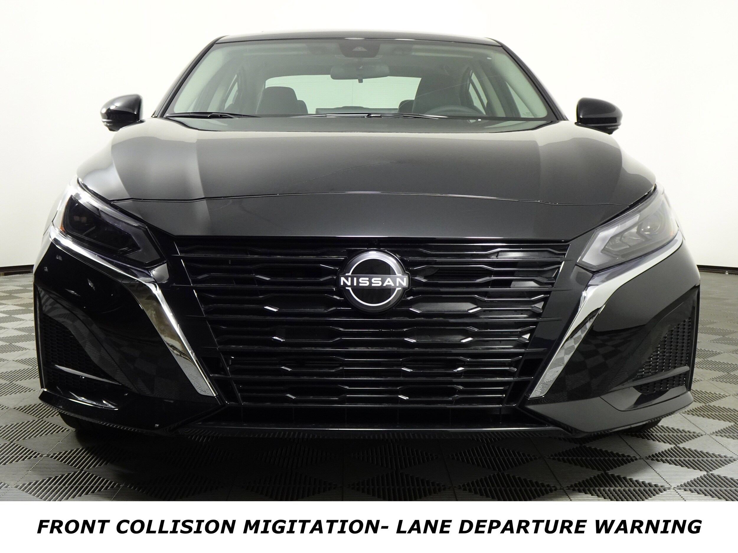 2025 Nissan Altima SL photo 2