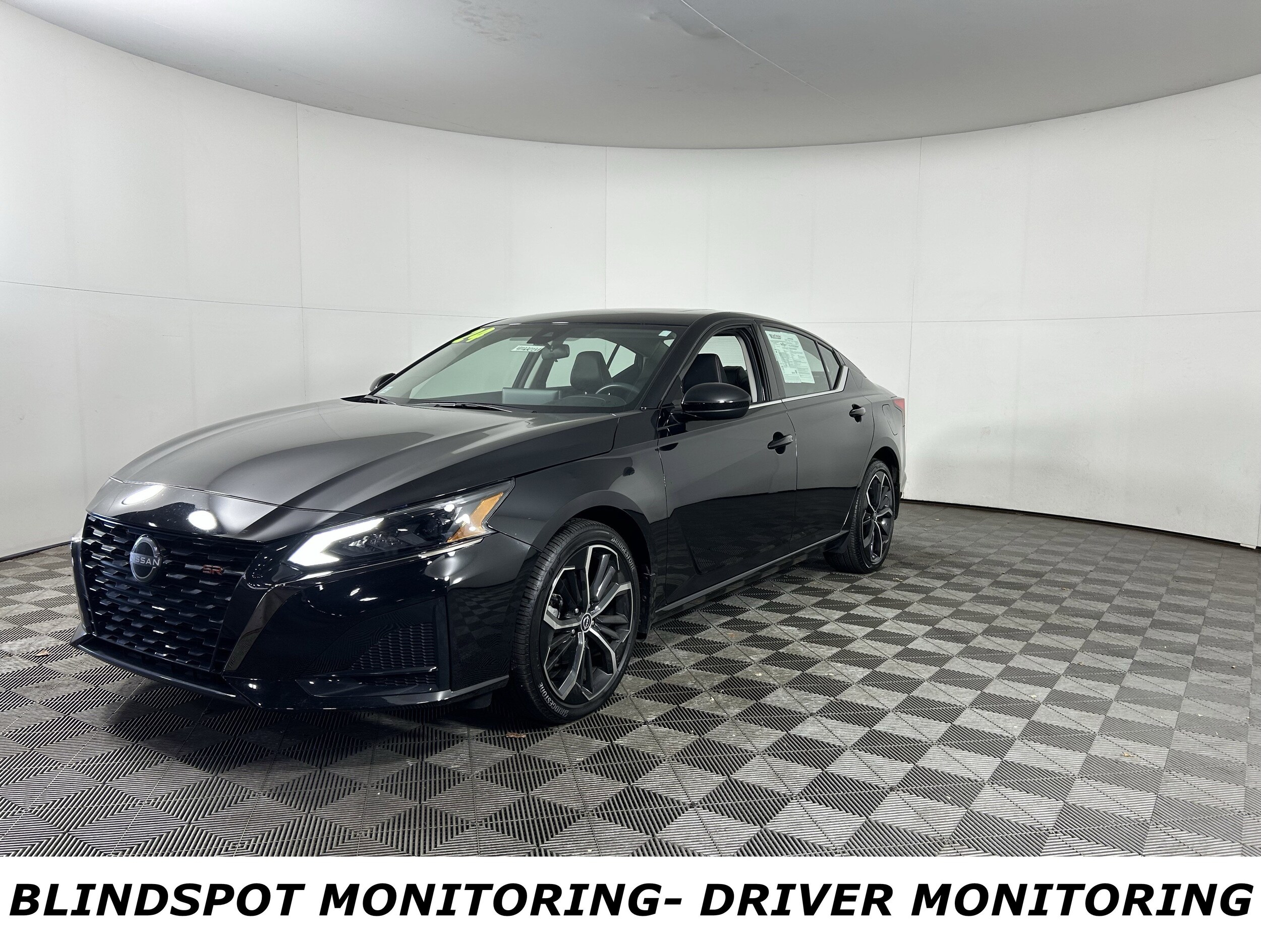 2024 Nissan Altima 2.5 SR photo 2