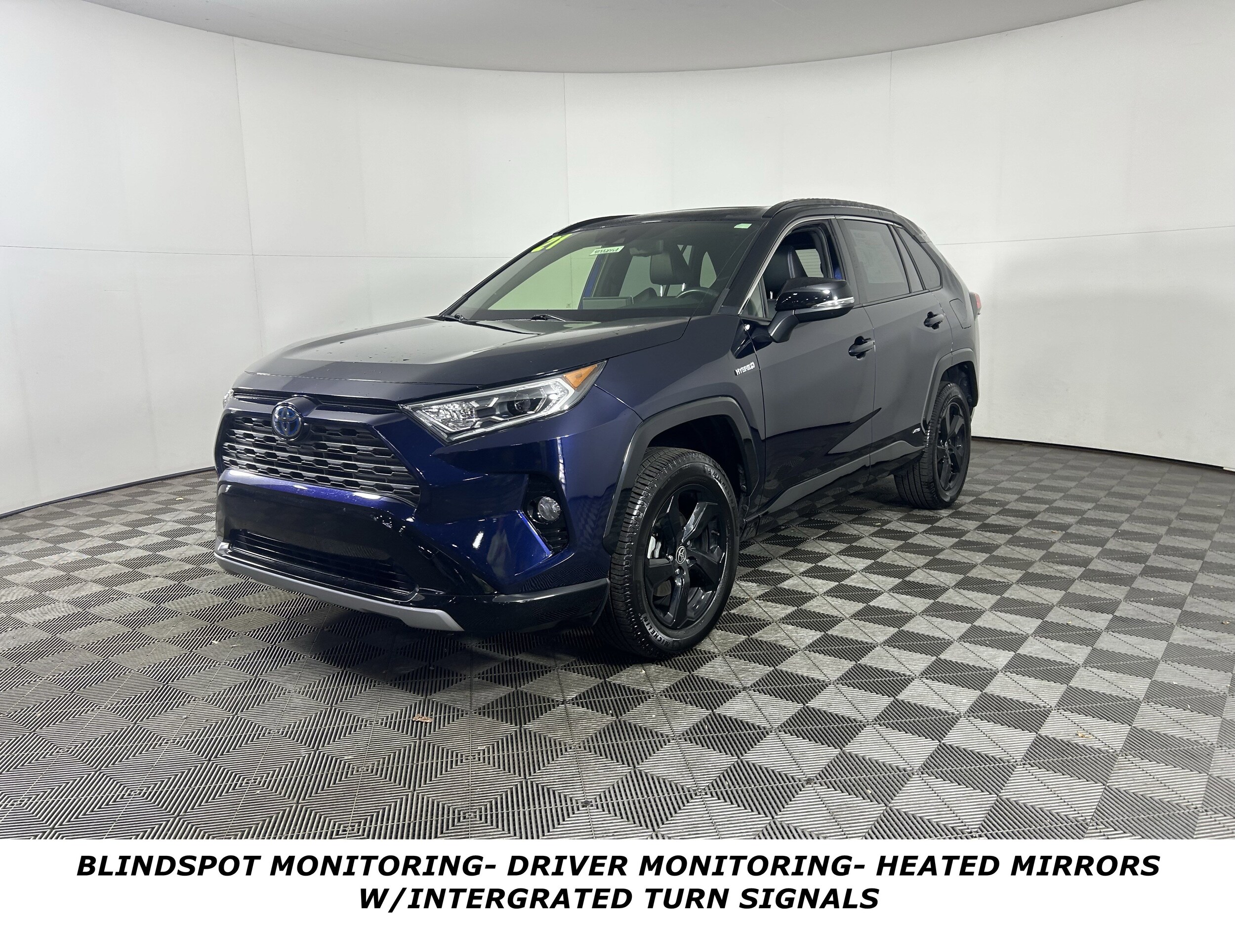 2021 Toyota RAV4 Hybrid XSE photo 2