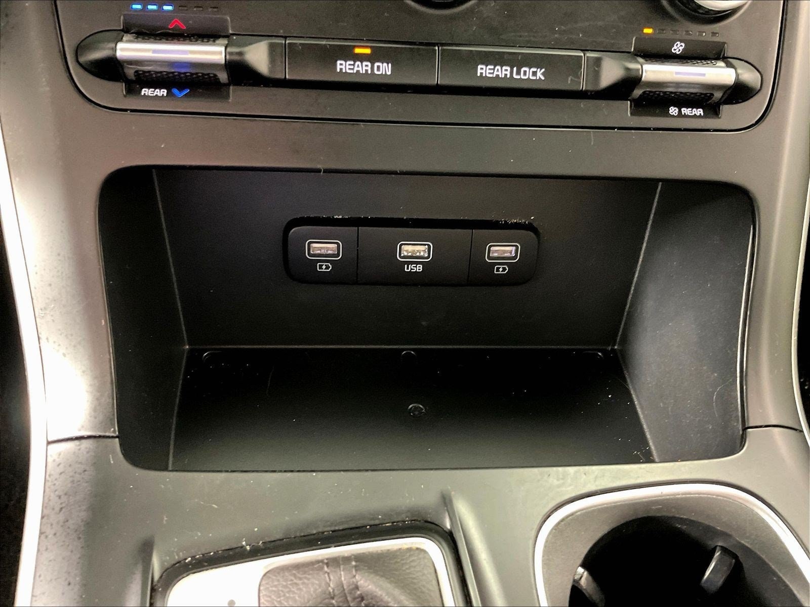 2023 Kia Carnival LX Seat Pkg - Photo 19