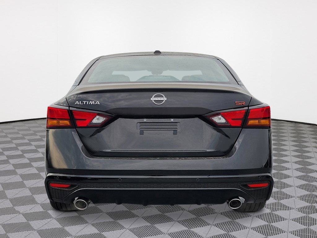 2025 Nissan Altima SR photo 4