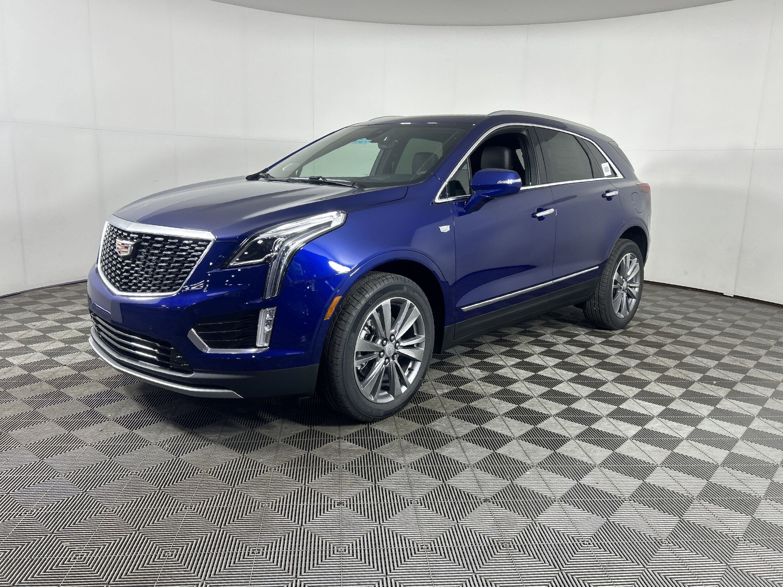 2025 Cadillac XT5 Premium Luxury photo 3