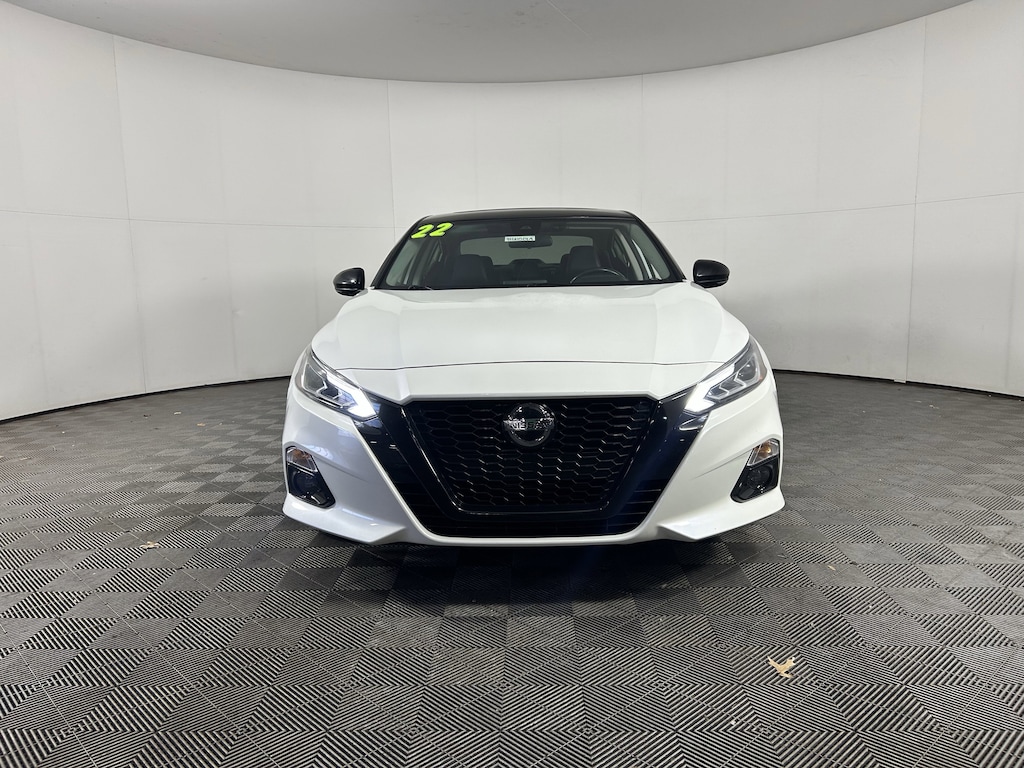Used 2022 Nissan Altima 2.5 SR Sedan Sedan