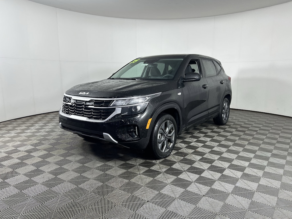 Used 2025 Kia Seltos LX IVT AWD SUV